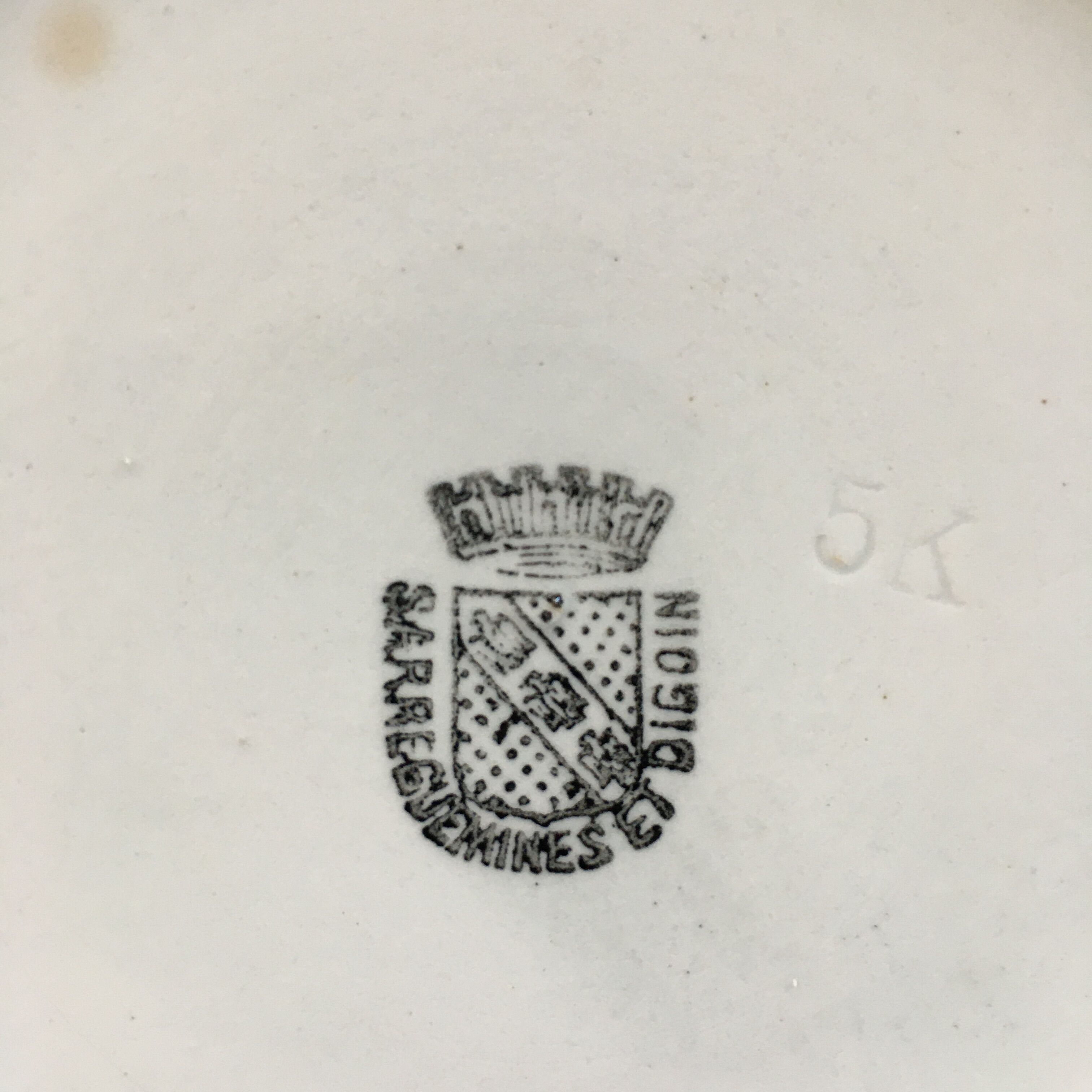 Digoin white earthenware box