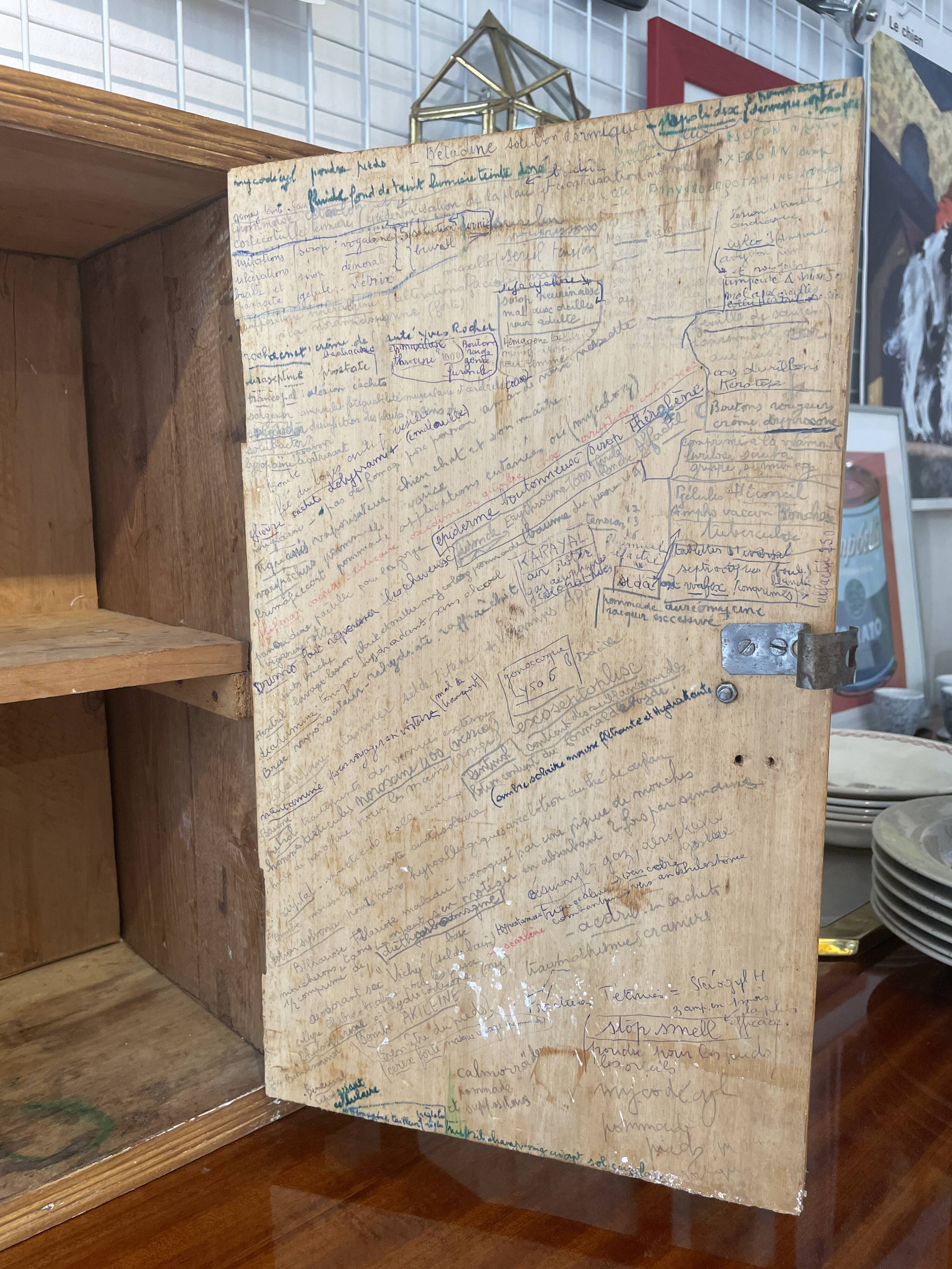 Armoire à pharmacie en bois