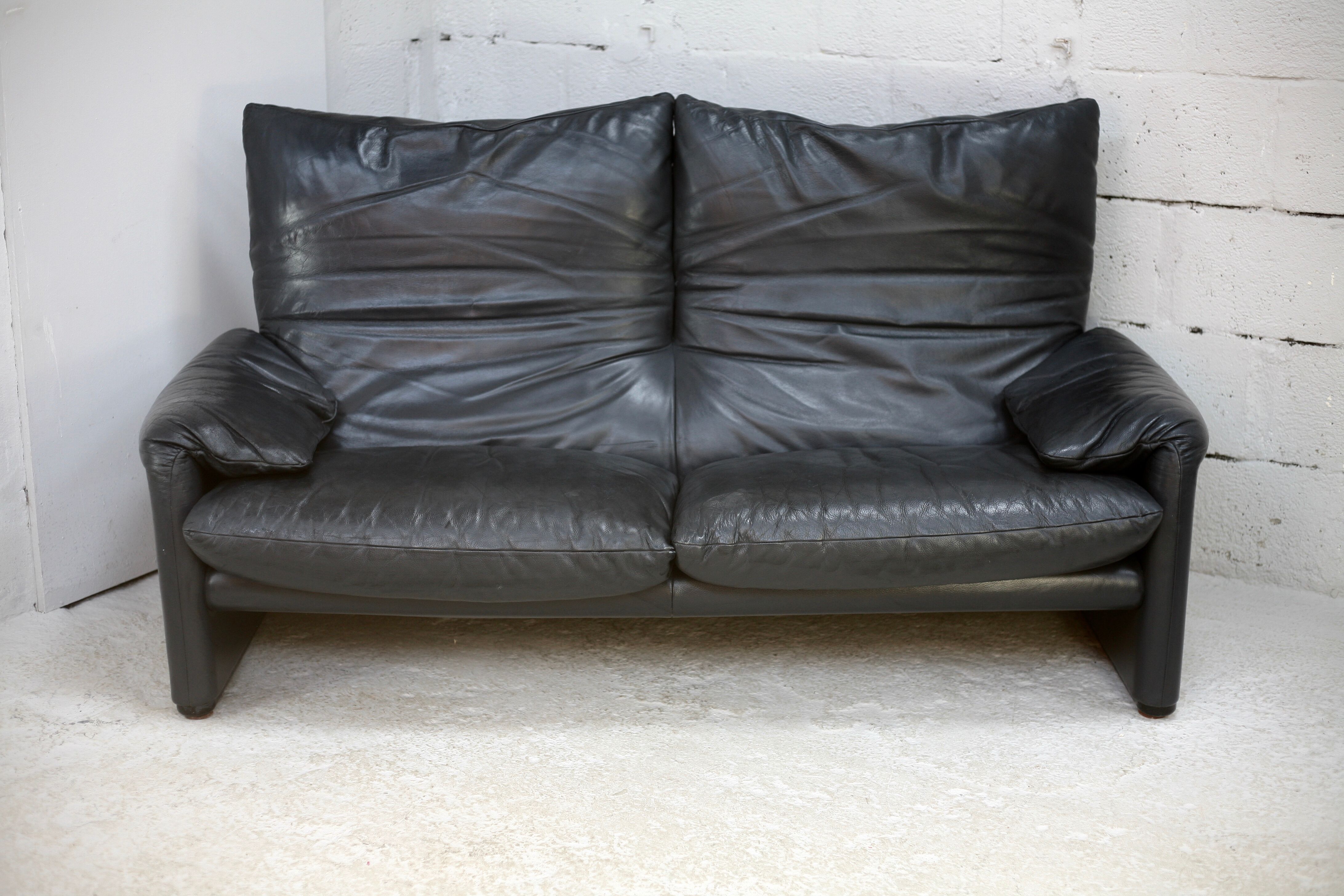 Sofa by Vico Magistretti, Cassina, Maralunga model. Italy, circa 1975. Navy blue leather