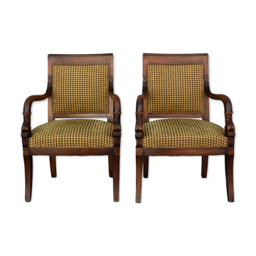 Paire de fauteuils en noyer de style restauration
