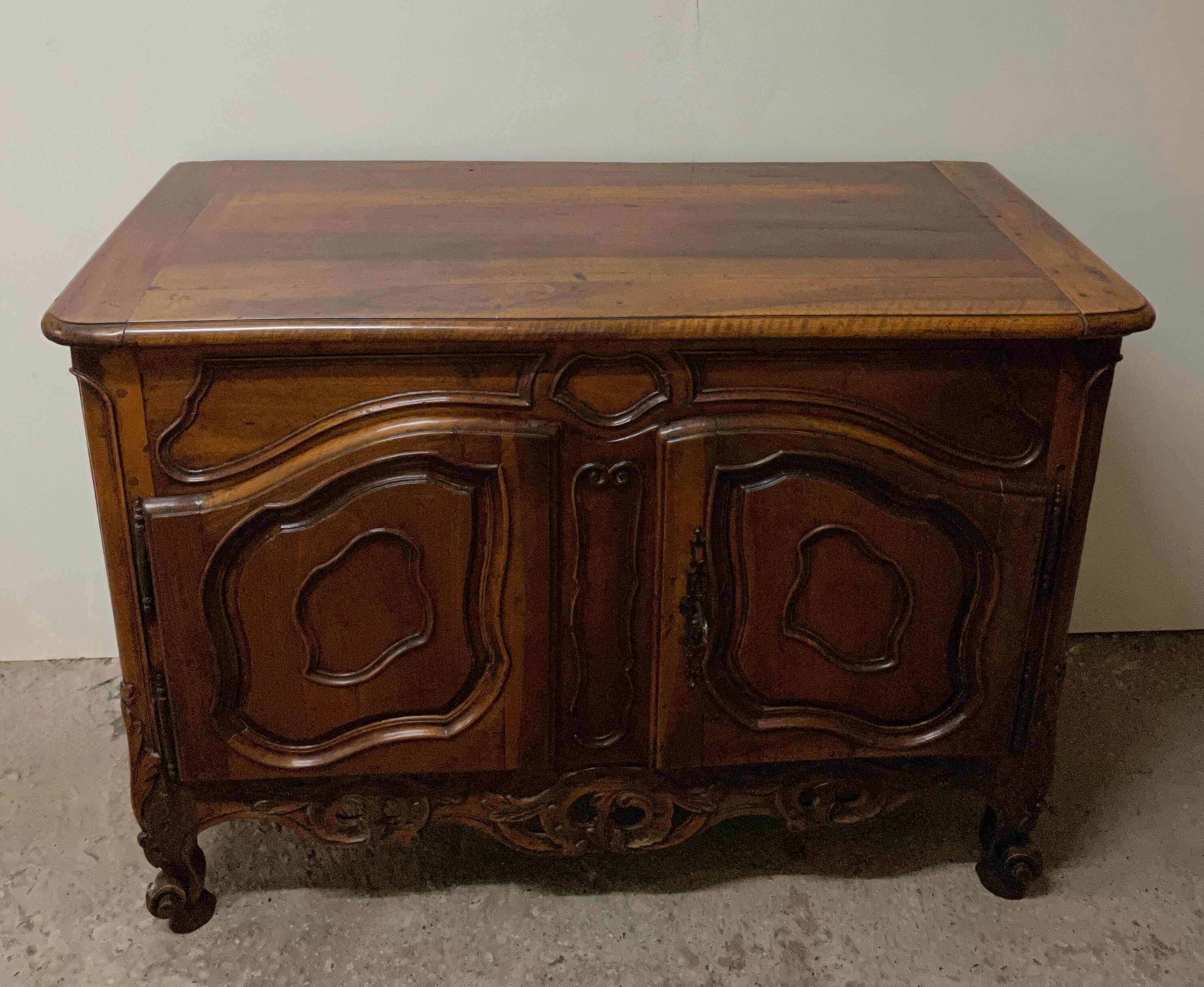 Provencal credenza in walnut eighteenth century