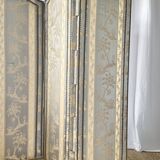 Antique Chinoiserie-style screen from the early 20th century in damask silk.
