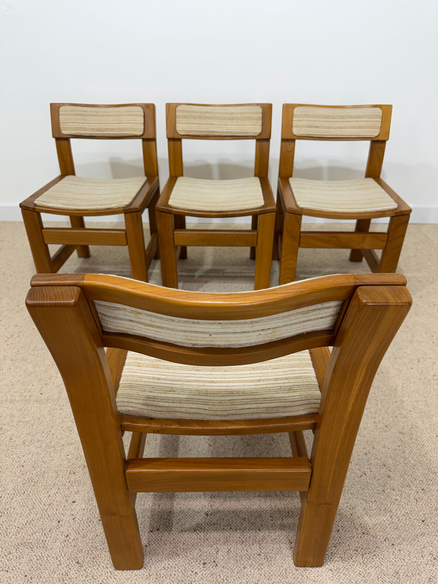 4 chaises en orme massif années 70