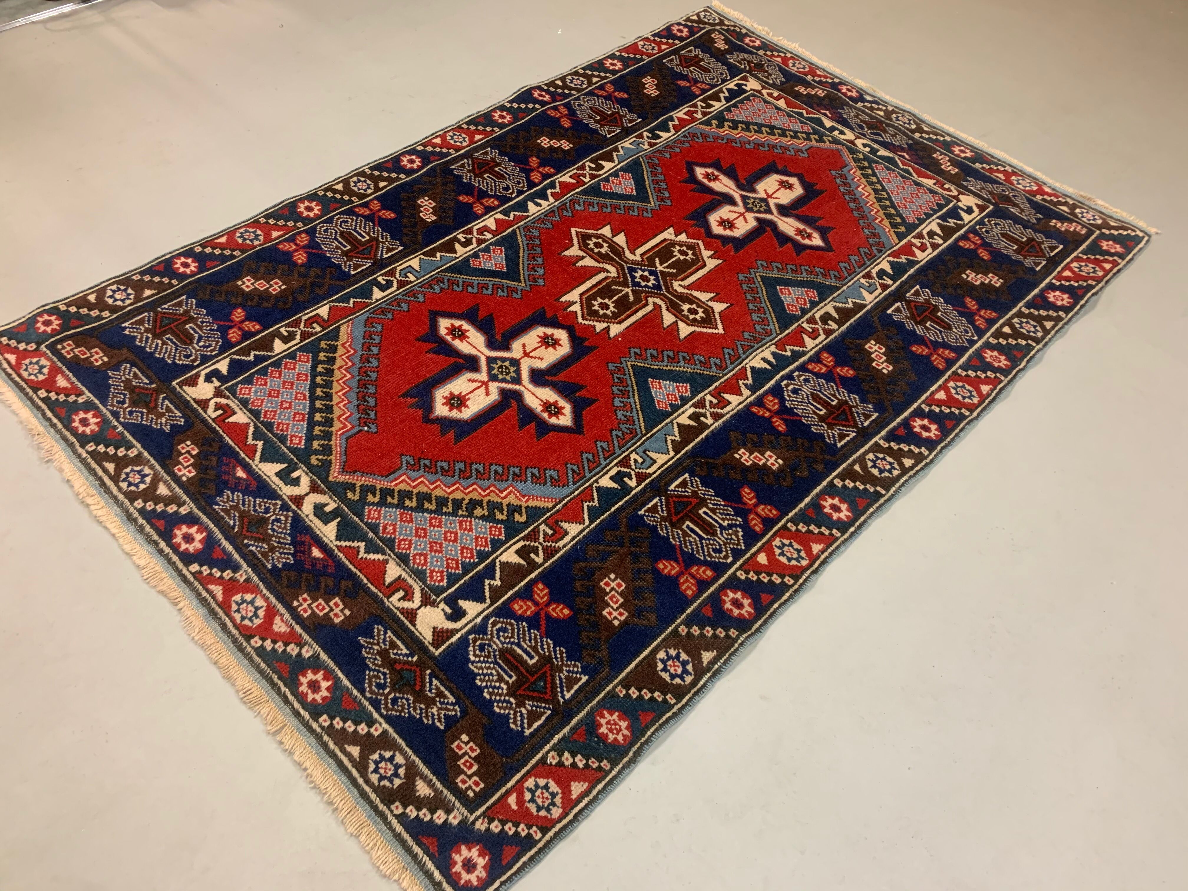 Turkish tribal rug veg dye 195x128 cm