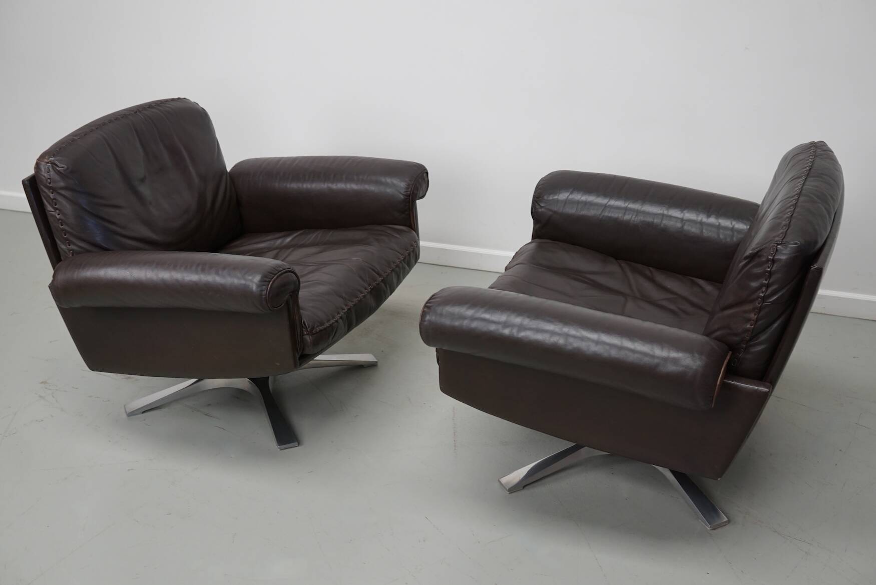 Pair of Vintage De Sede DS-31 Swivel Armchairs in Brown Leather