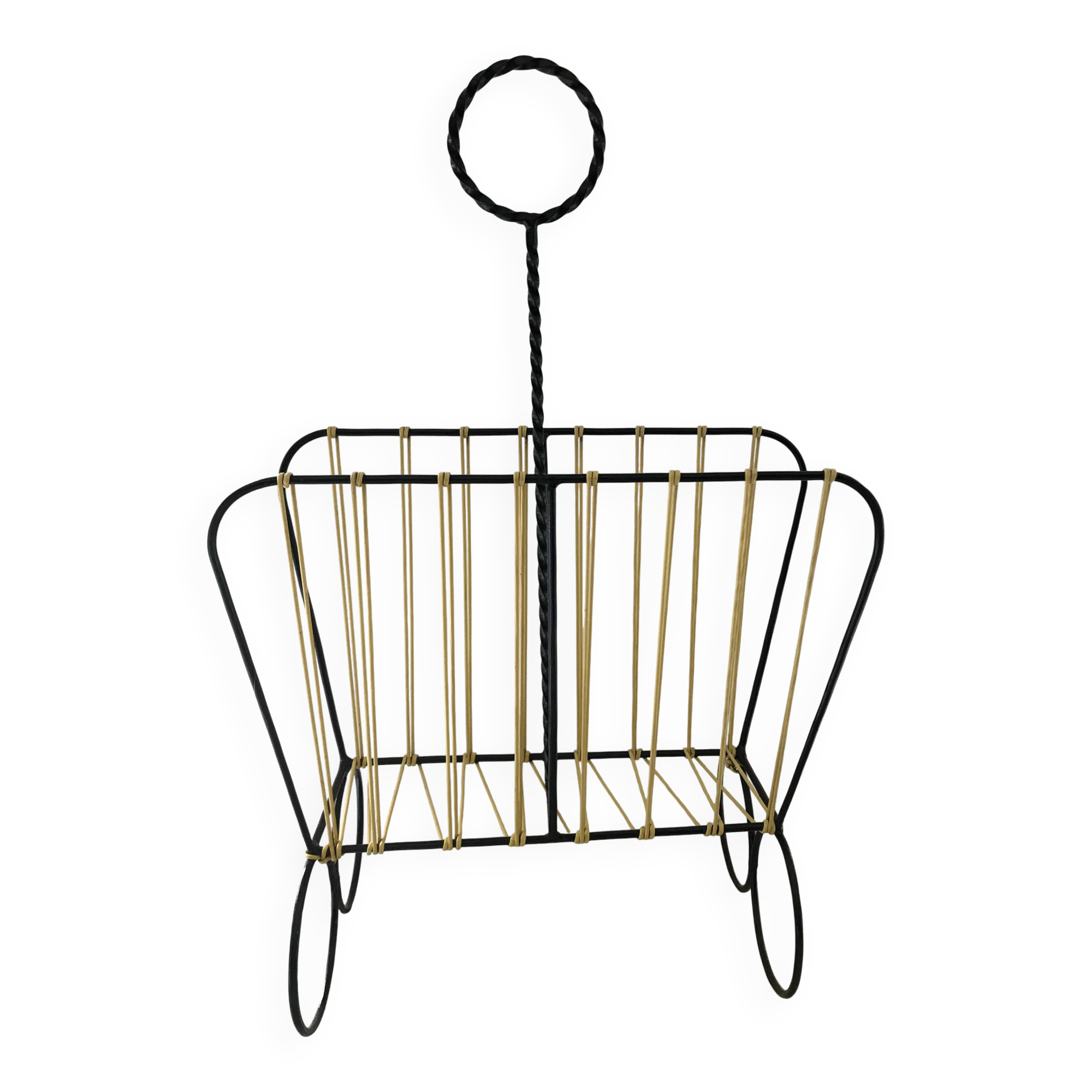 Scoubidou magazine rack