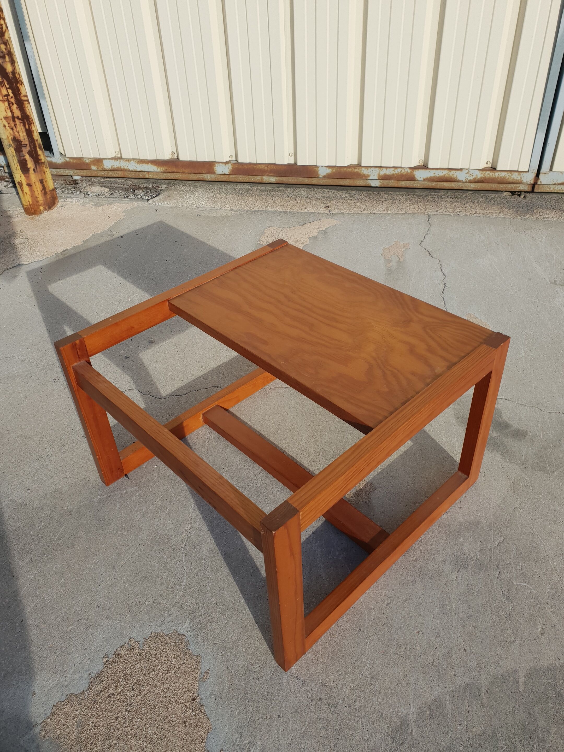 Table basse porte revues scandinave