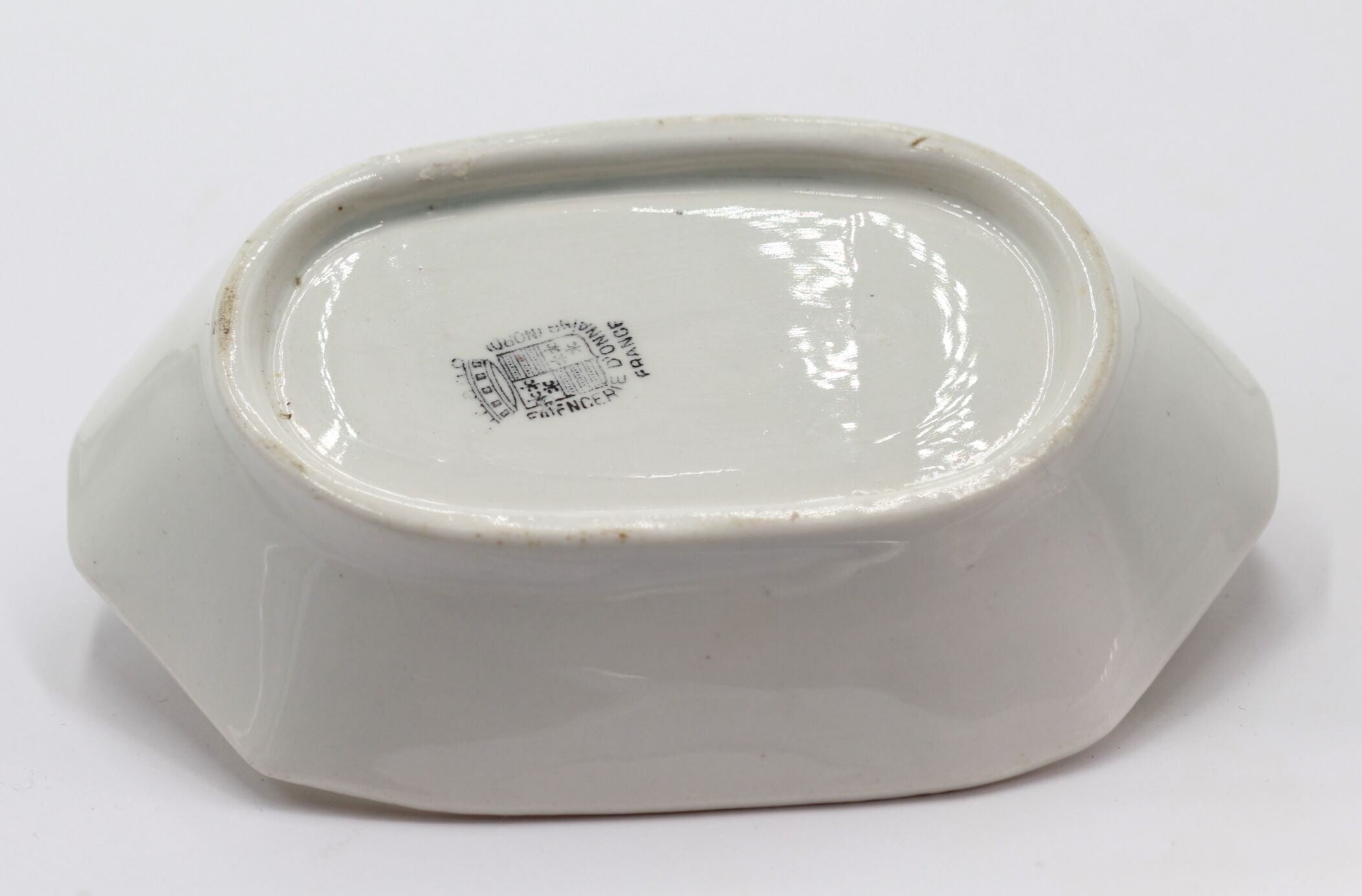 Soap holder in onnaing earthenware