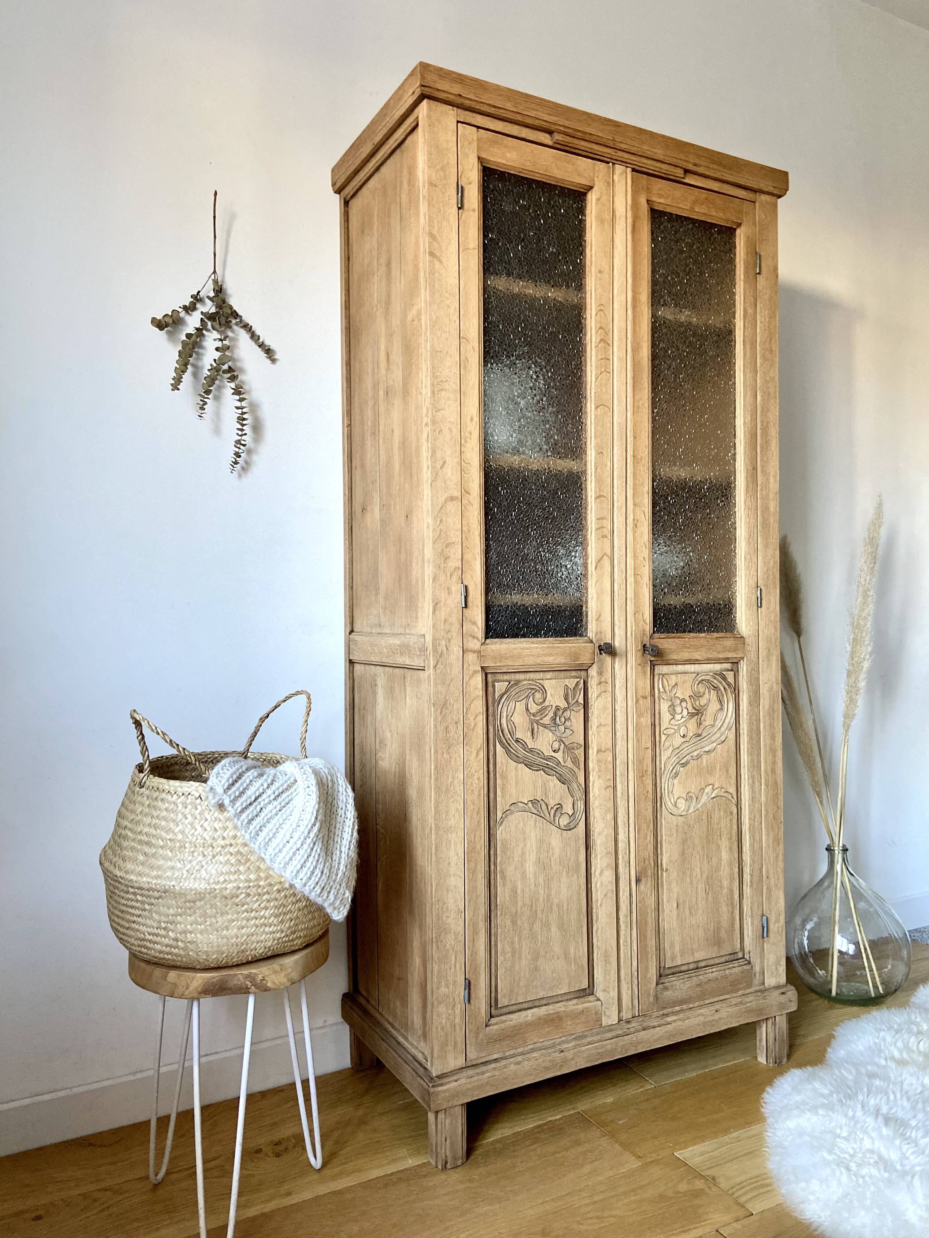 Art deco cabinet showcase