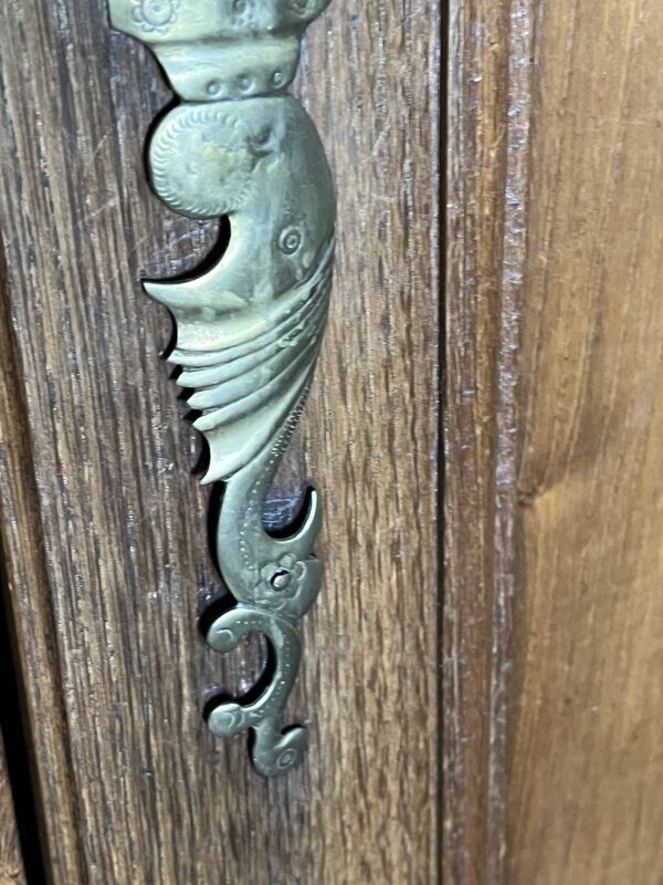 Armoire en bois sculpté du XIXe siècle, petite taille, hauteur 211 cm
