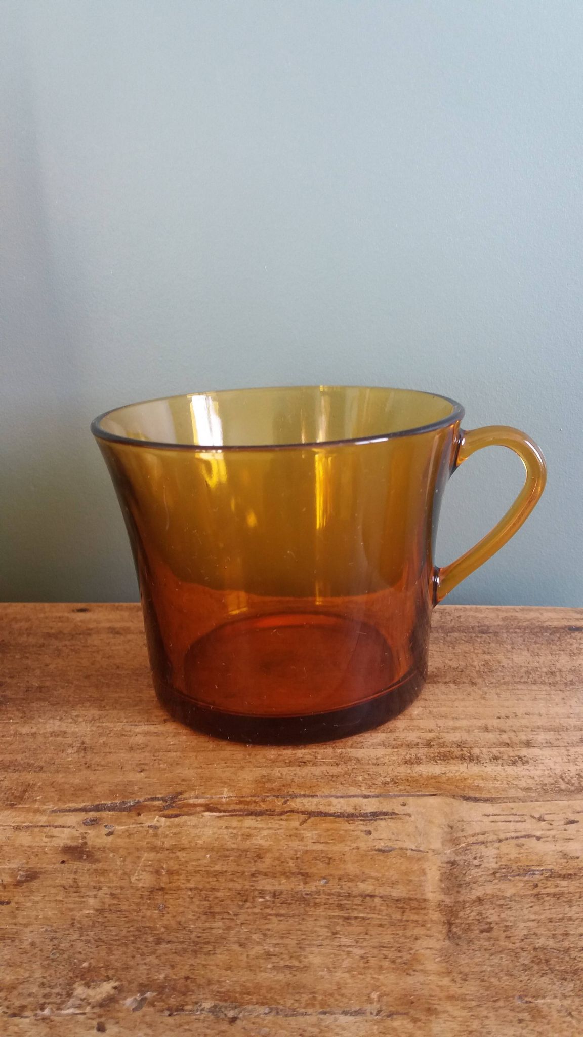Duralex tea set, 6 large amber glass cups and saucers