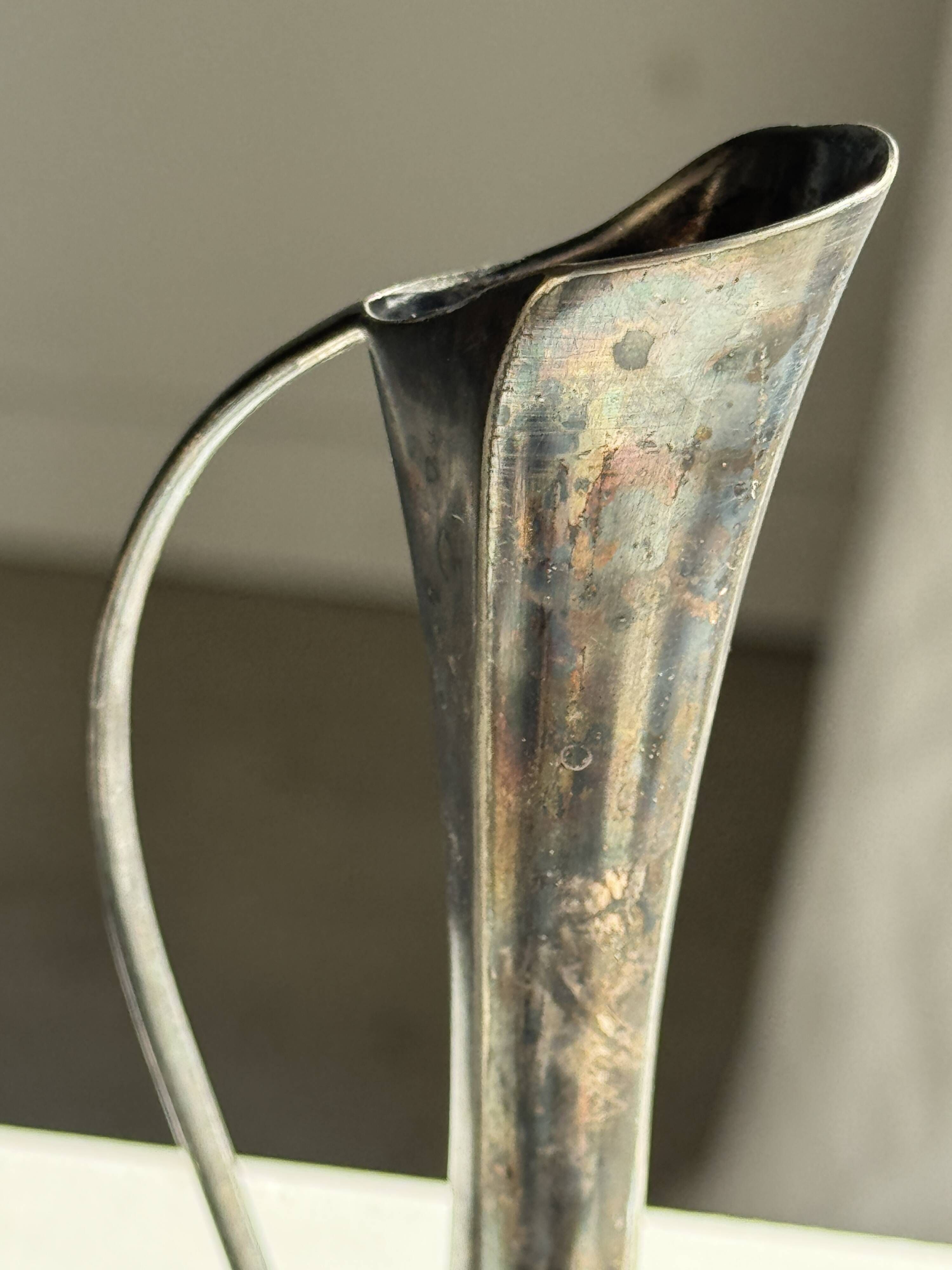 Vintage silver-plated soliflore vase with a dark patina in the shape of a ewer.