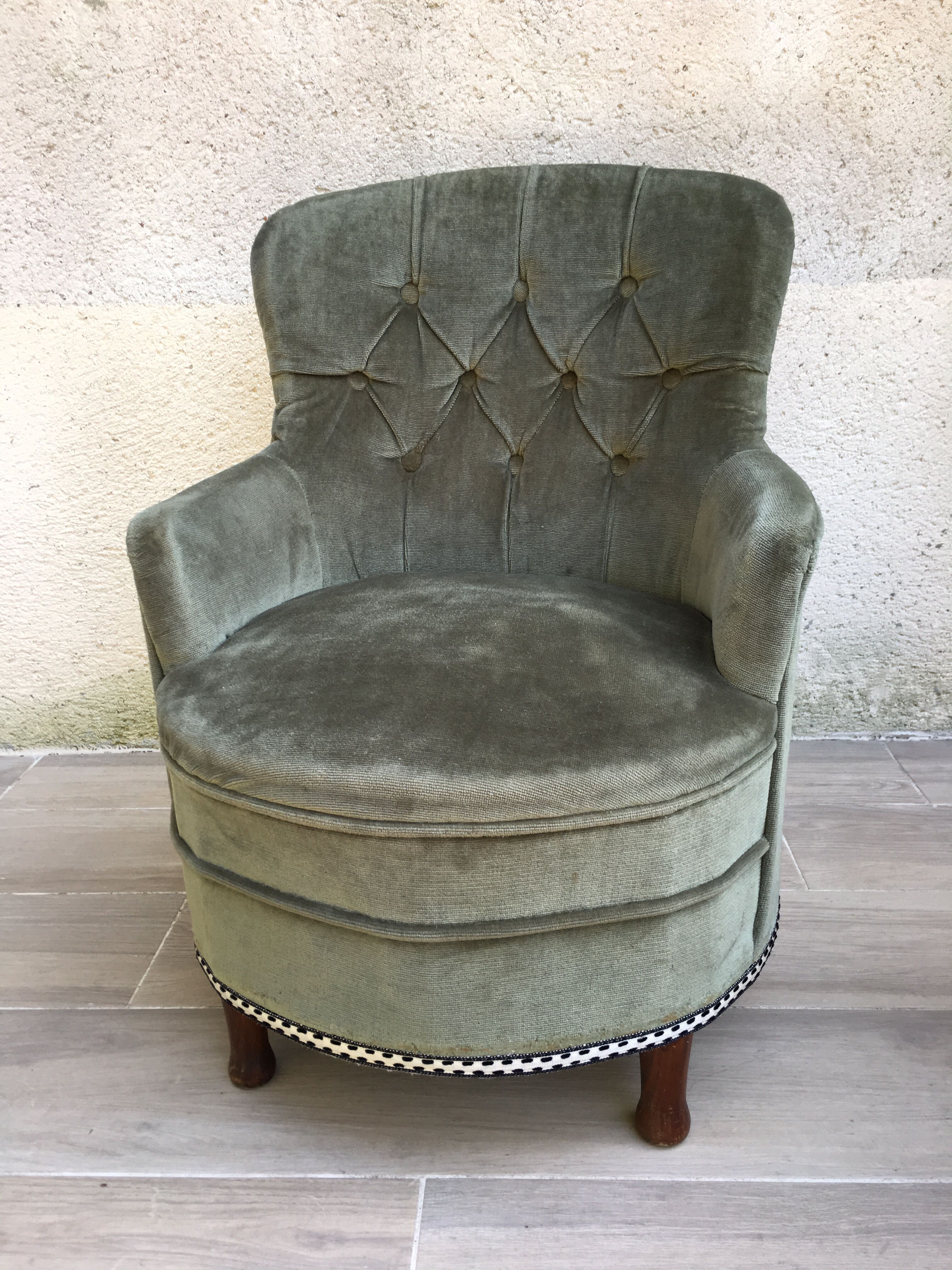 Velvet toad armchair