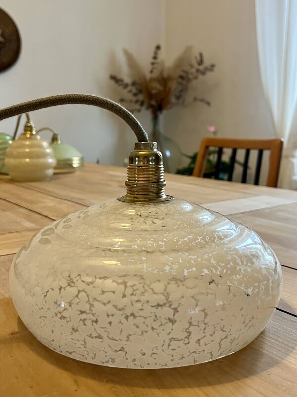 Suspension vintage en verre moucheté blanc – Design organique 70s