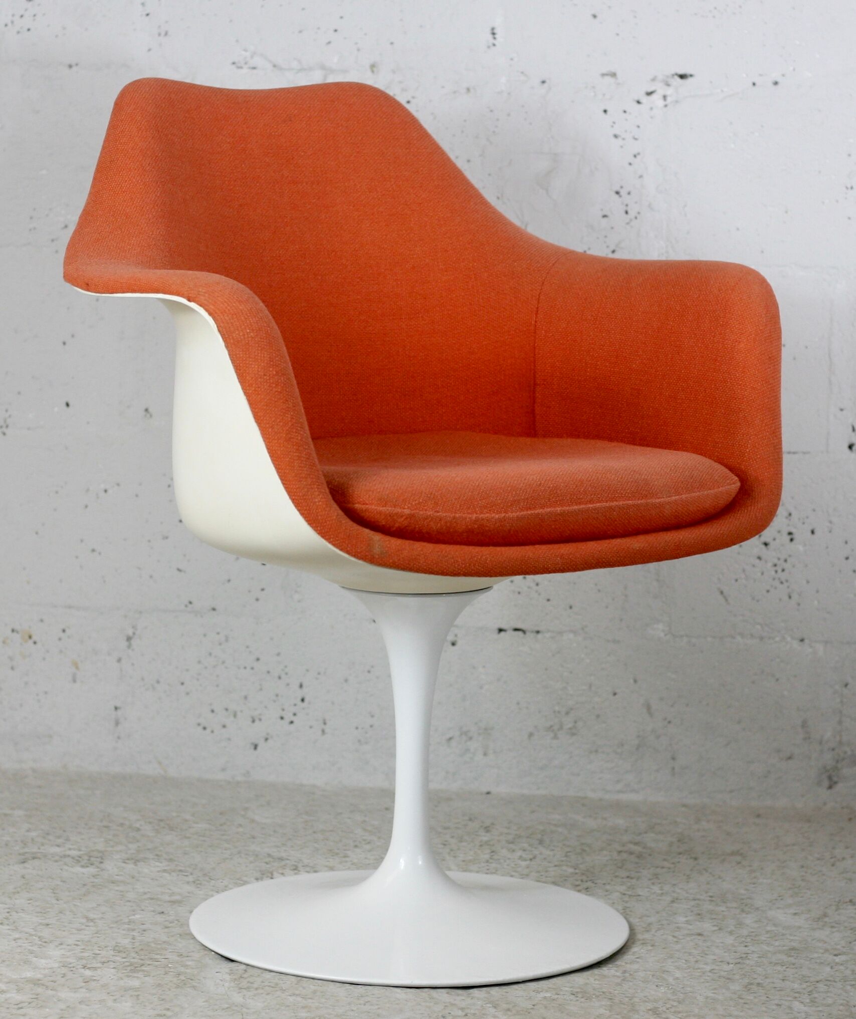 Tulip swivel armchair, Signed Knoll, Eero Saarinen, USA, circa 1960.