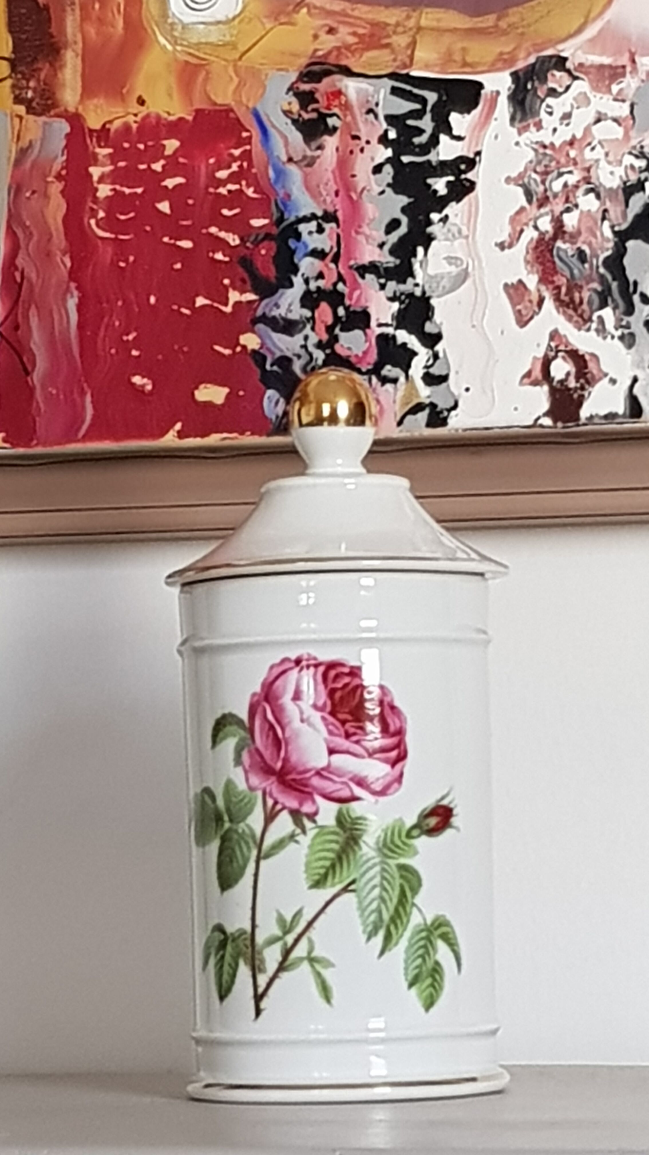 Porcelain pharmacy pot