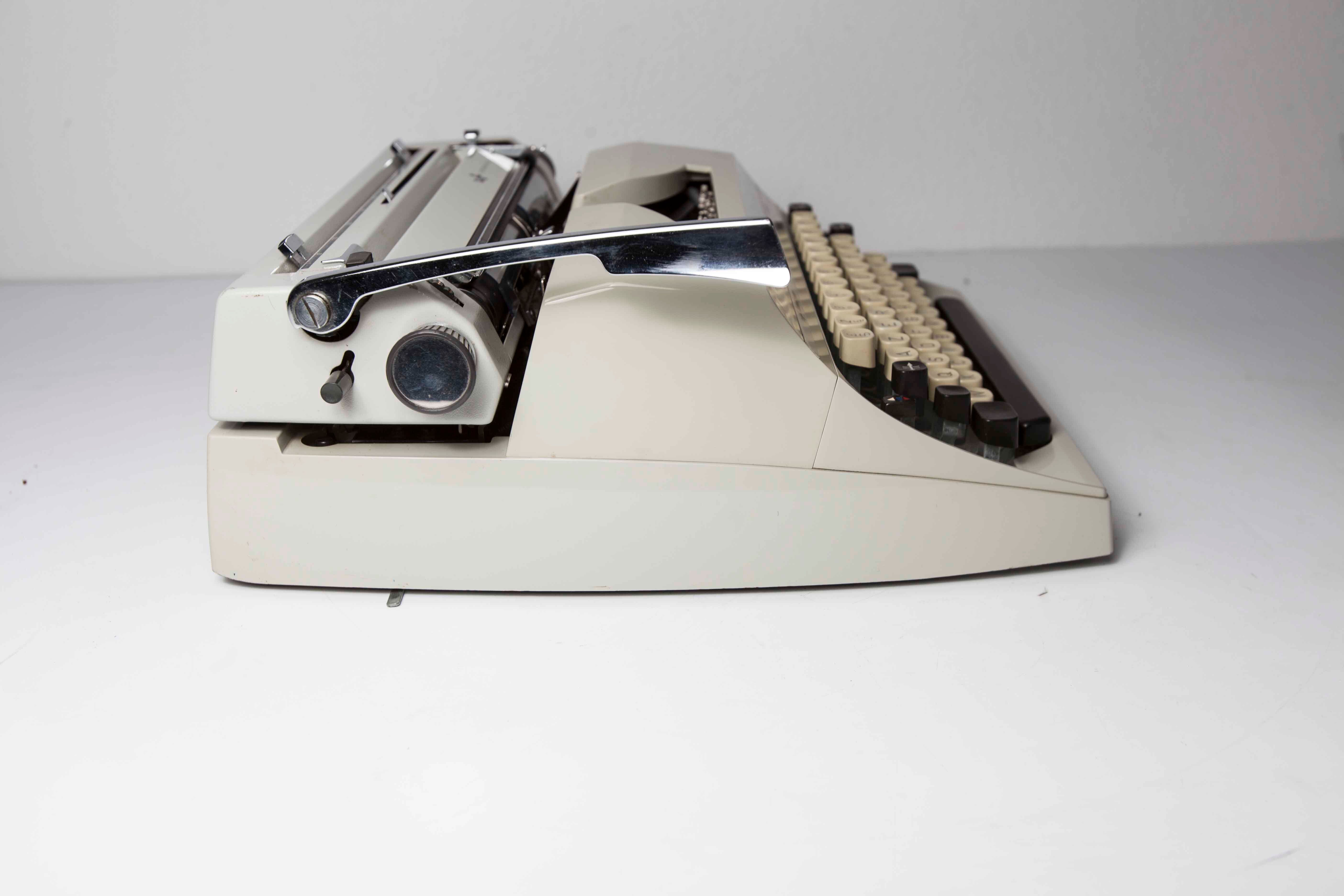 Revised Scheidegger International typewriter