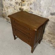 Small vintage sewing chest in oak veneer.