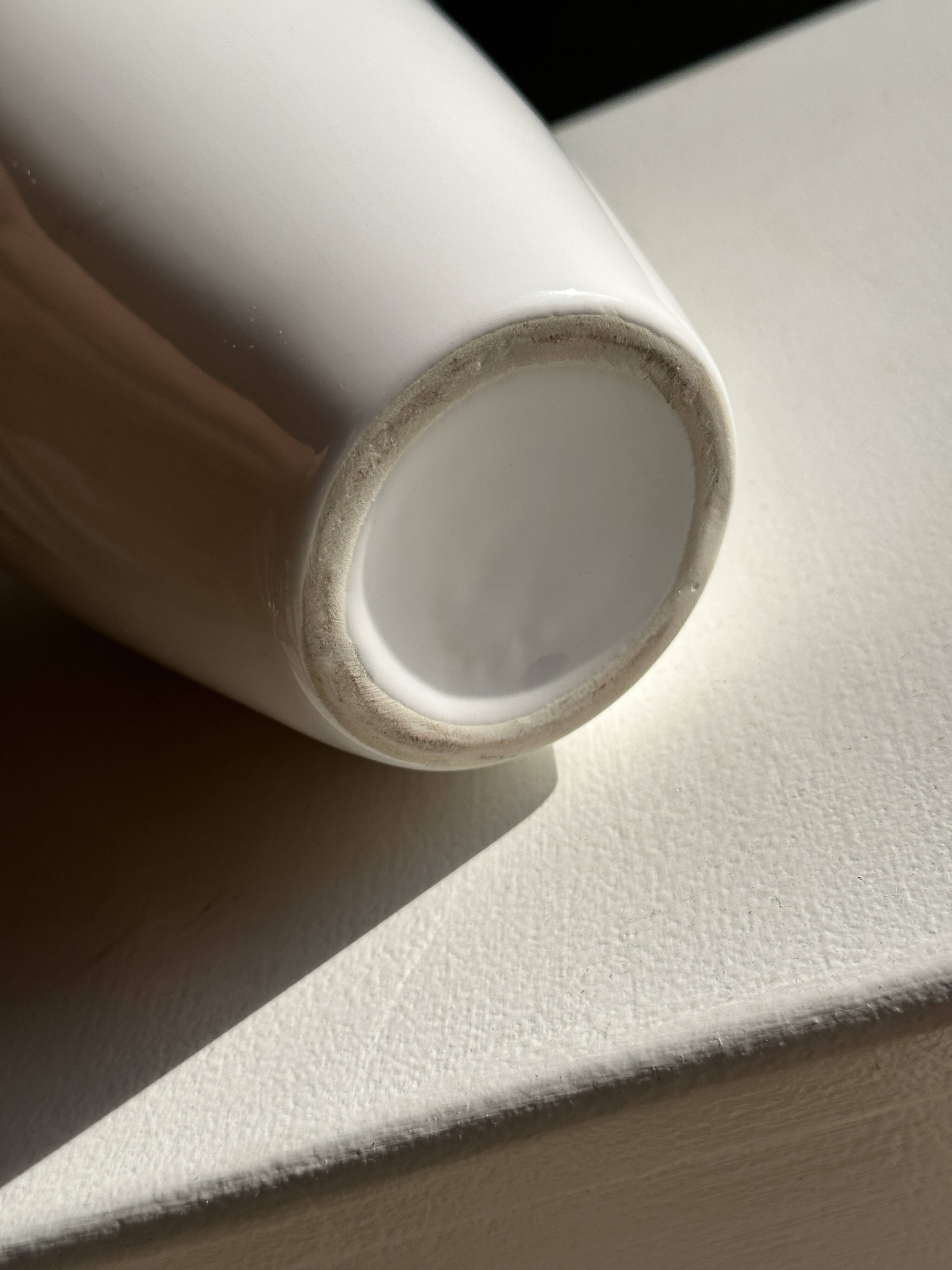Oblong white vase H:20cm