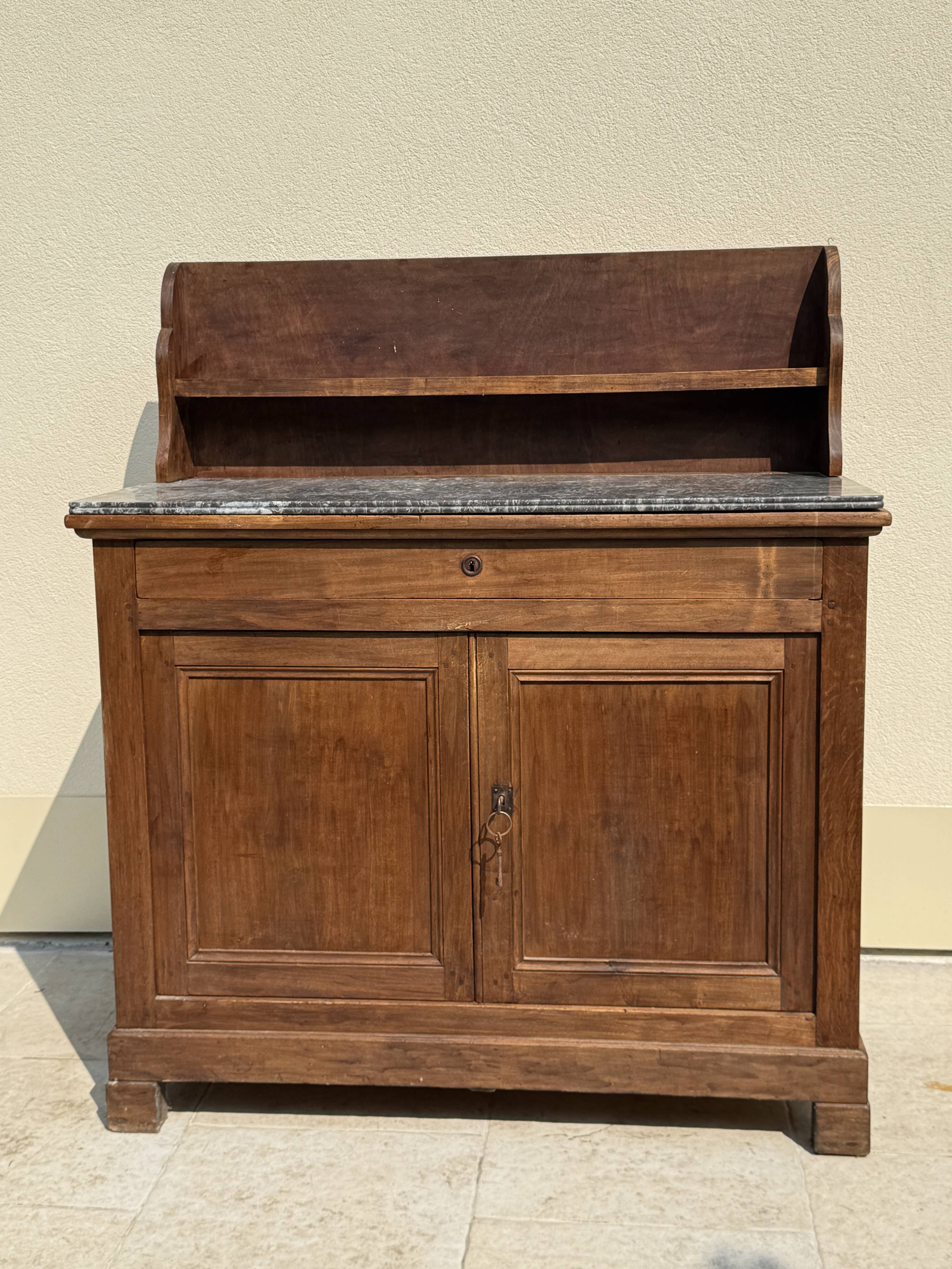 Grand buffet, meuble de toilette ancienne à dessus de marbre XIXe