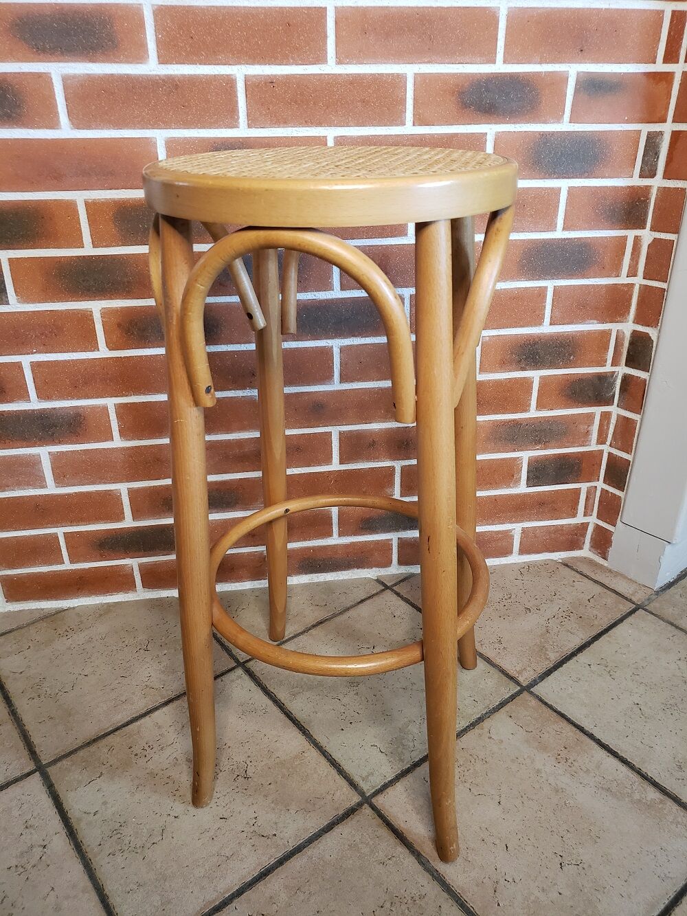2 bar stools