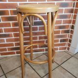 2 bar stools
