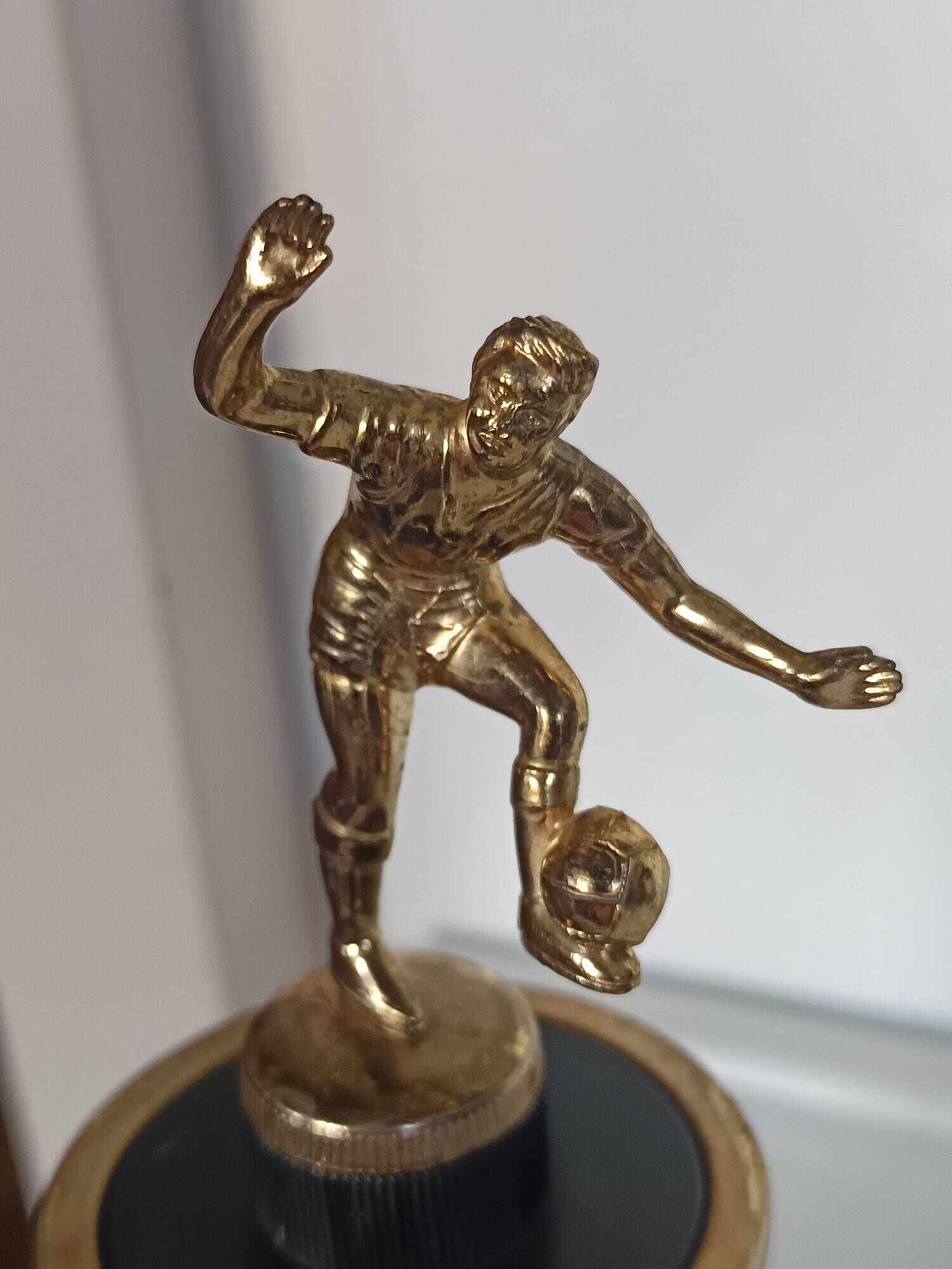 vintage cigarette dispenser footballer 60s/70s