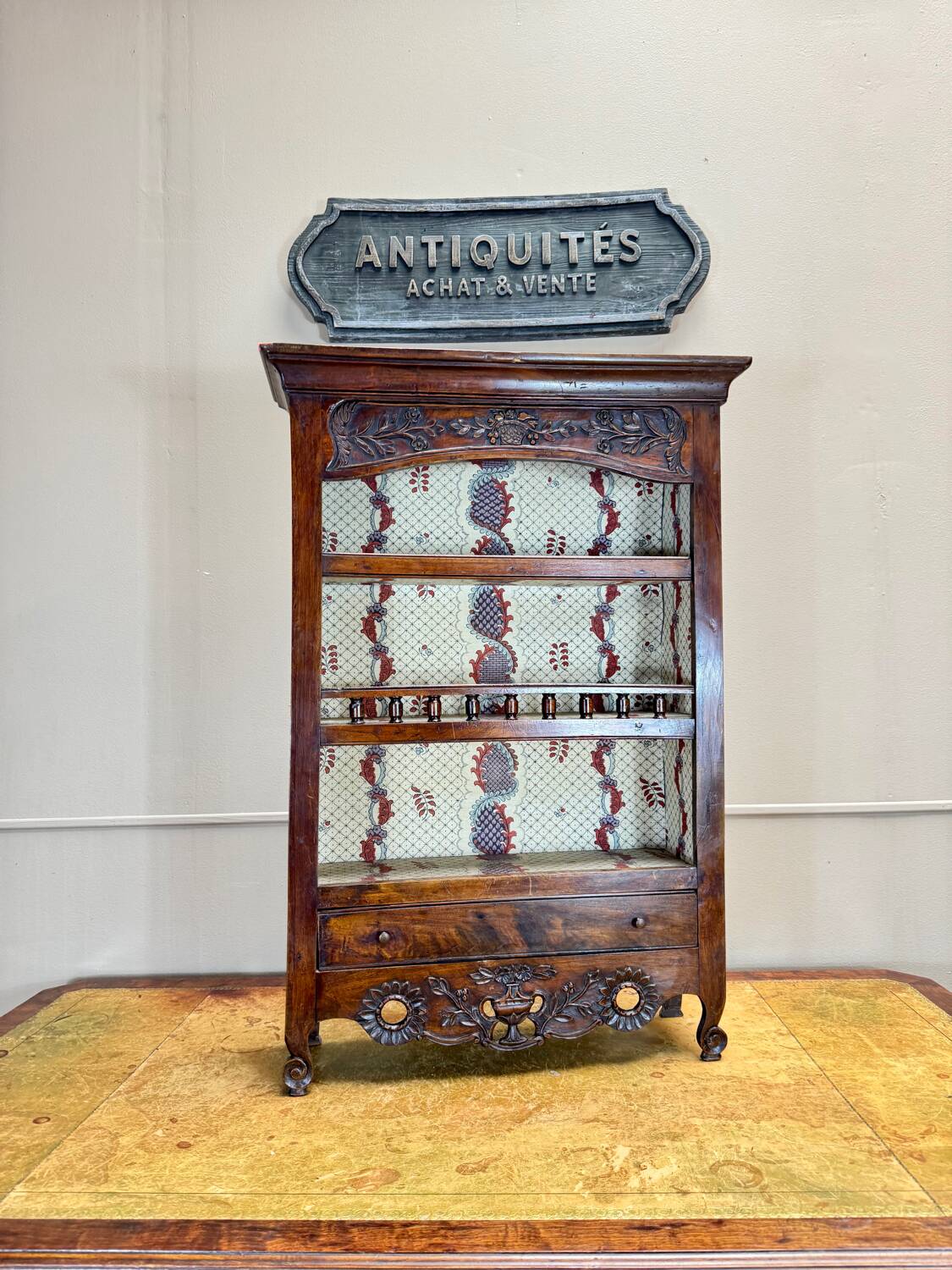 Verriau, Provençal Hanging Shelf in Walnut, Nîmes, 18th Century