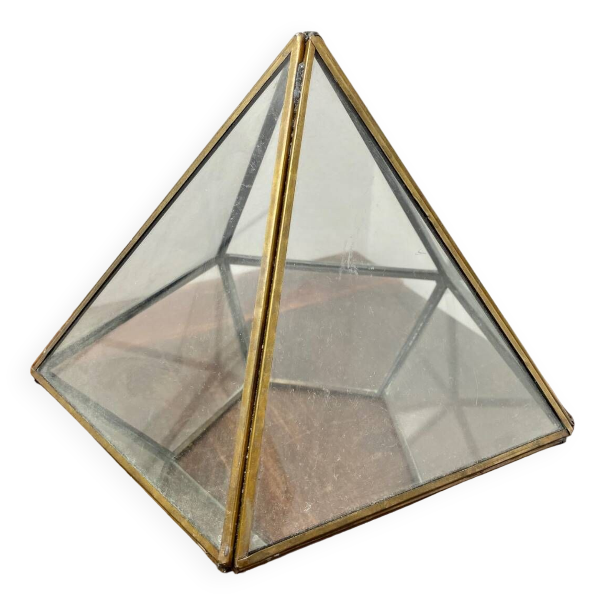 Vitrine pyramidale en laiton