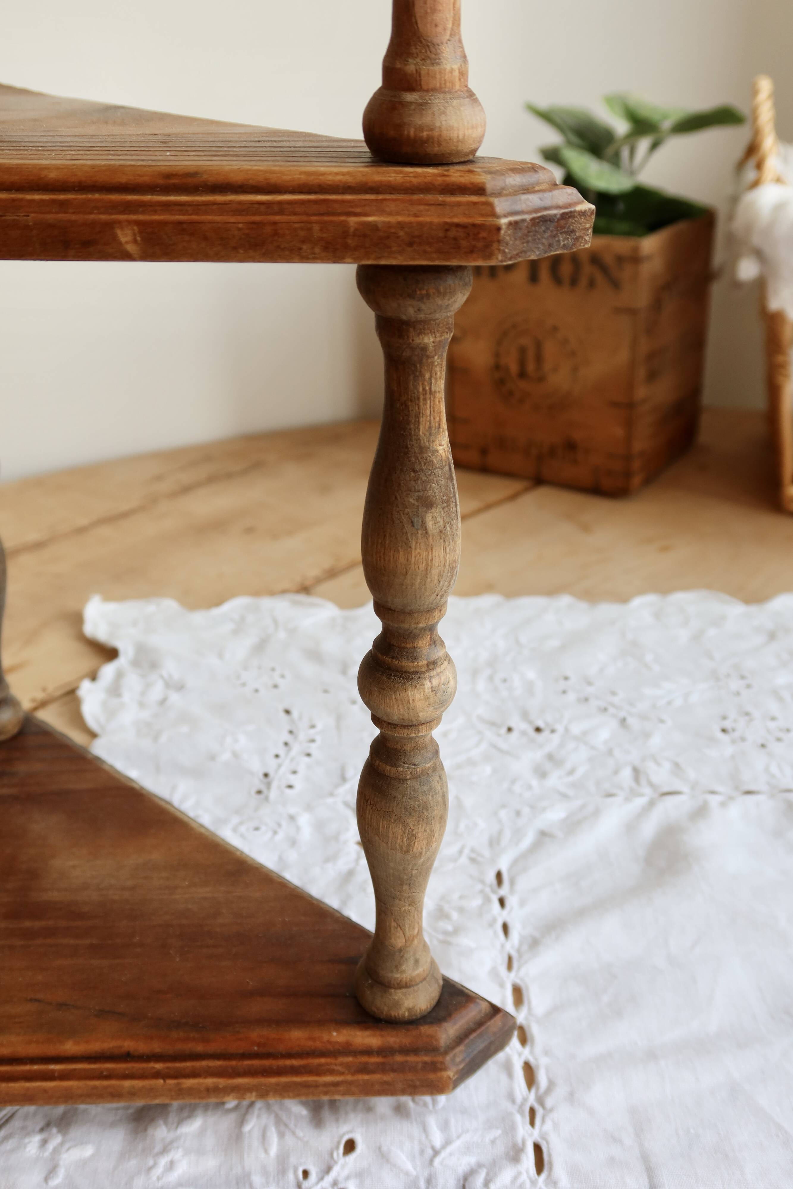 Vintage wooden corner wall shelf with 3 levels – Turned wooden supports