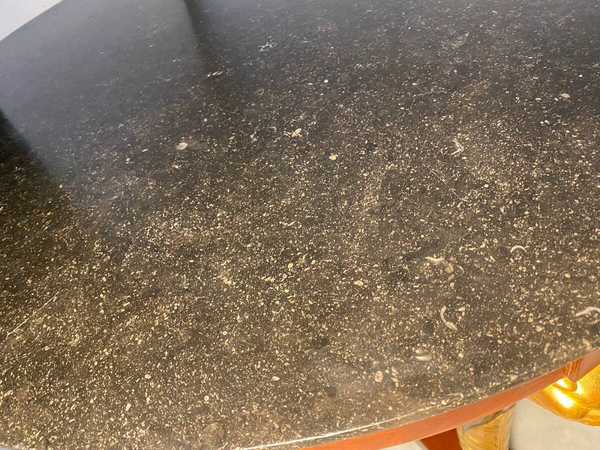 Grand guéridon aux corbins d’époque Empire