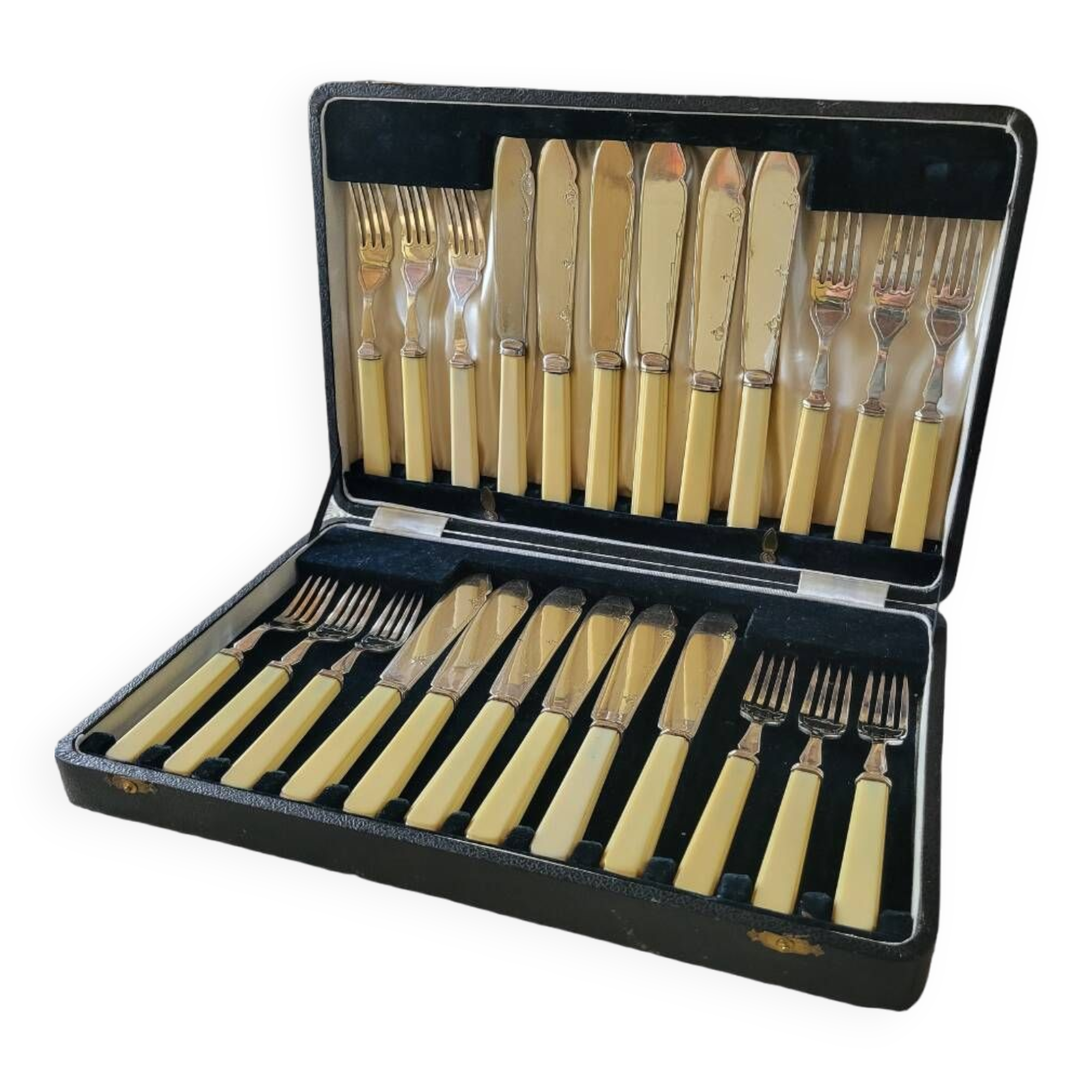 Old fish service for 12 people