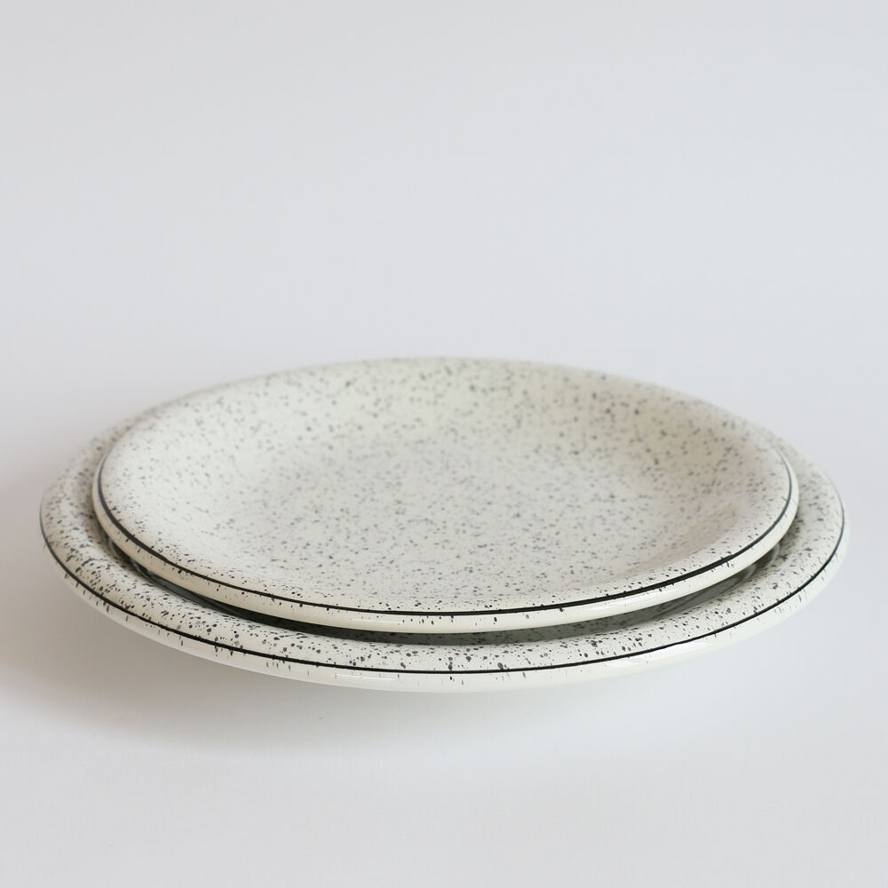Assiette mouchetée