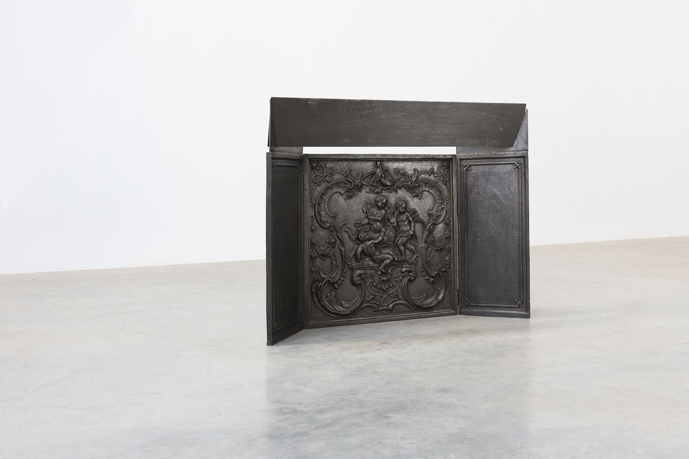 Antique Rococo style Fireback in cast iron, France ca. 1780