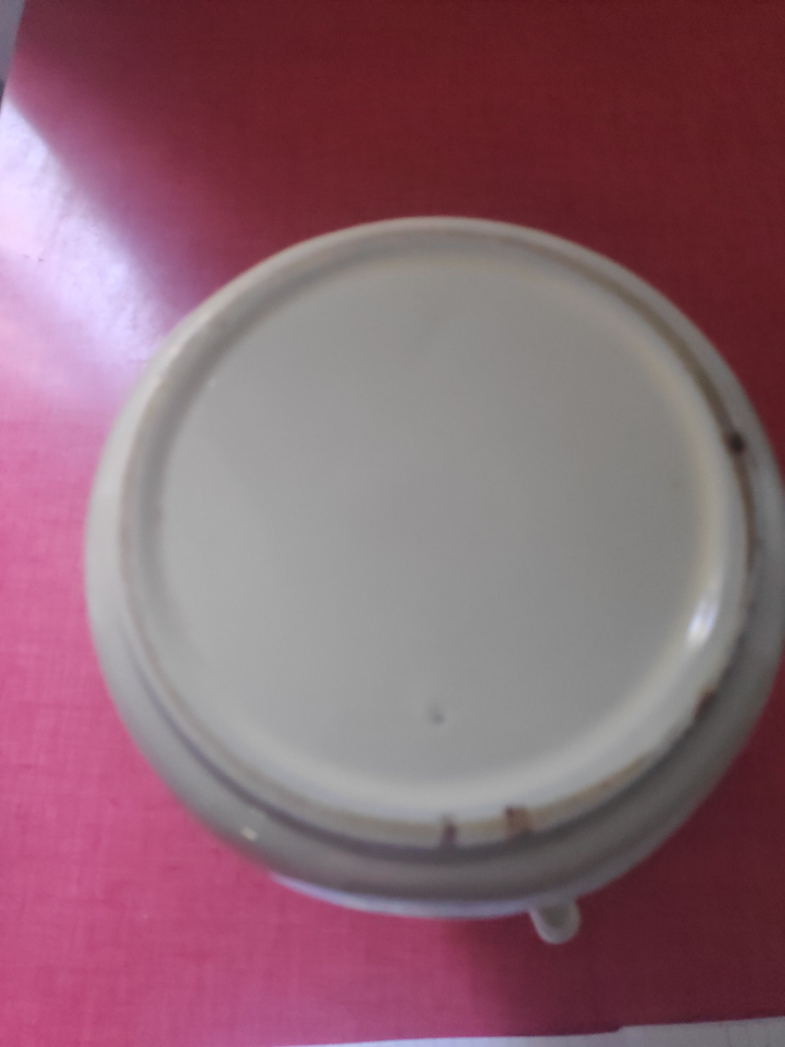 White enamelled sheet metal coffee maker with blue diamonds in relief