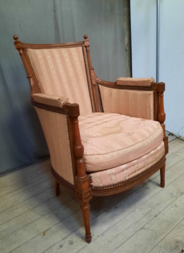 Bergere de style Louis XVI 8