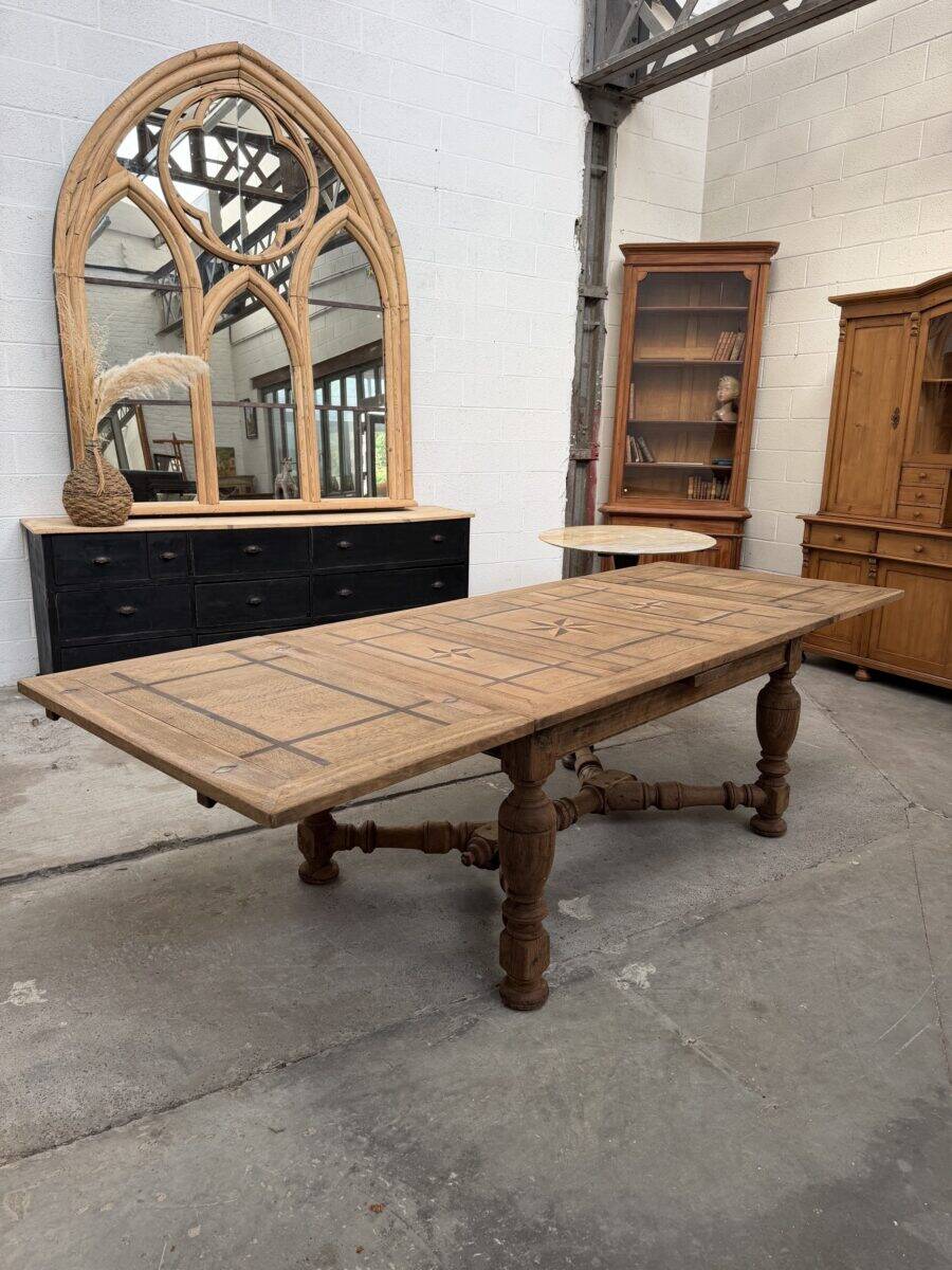 Italian table in raw oak from the 19th century.