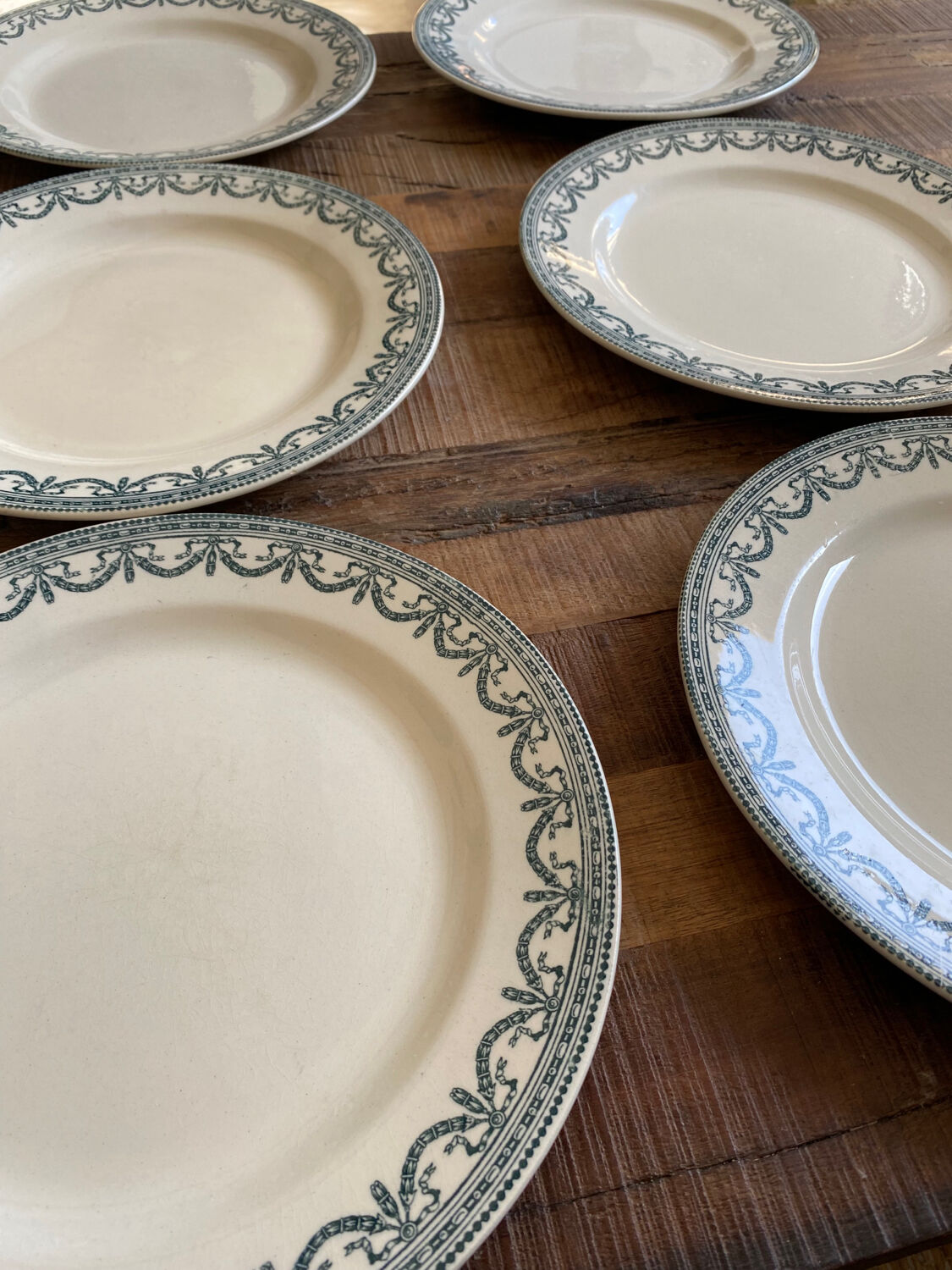 6 flat plates Terre de Fer Salins model Garlands L.XVI
