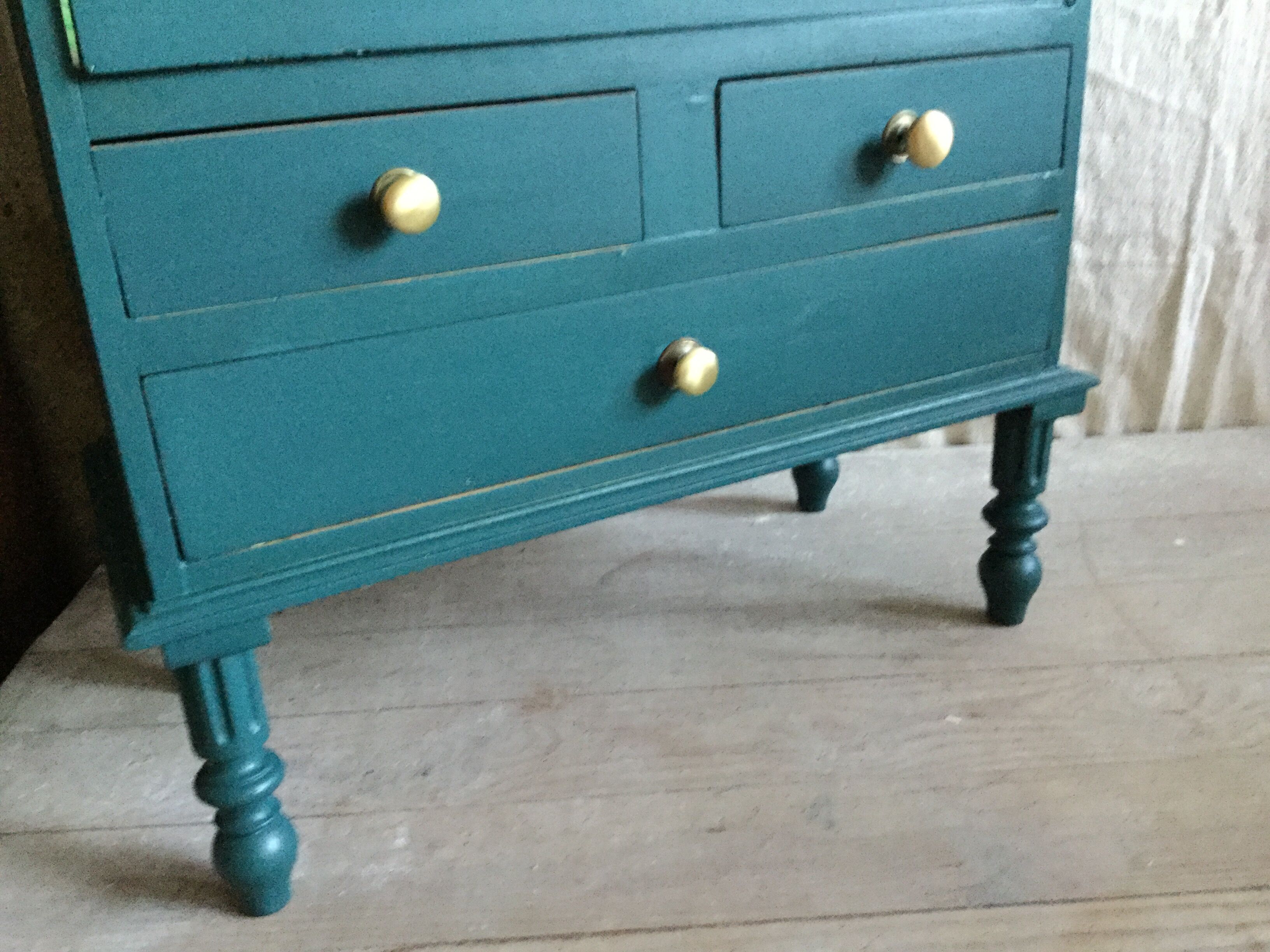 Small wardrobe showcase H100