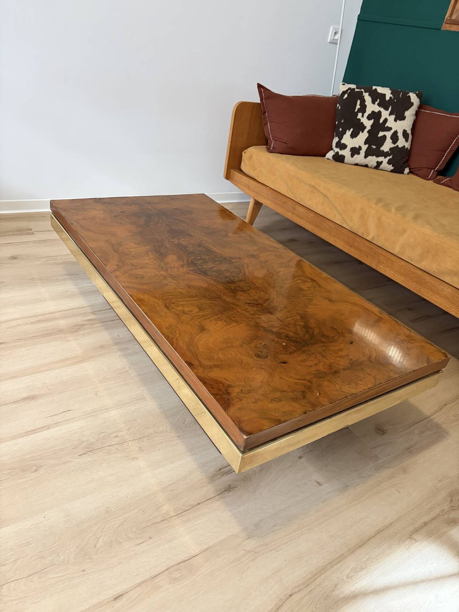 Table basse loupe d'orme et laiton 70' Roche Bobois