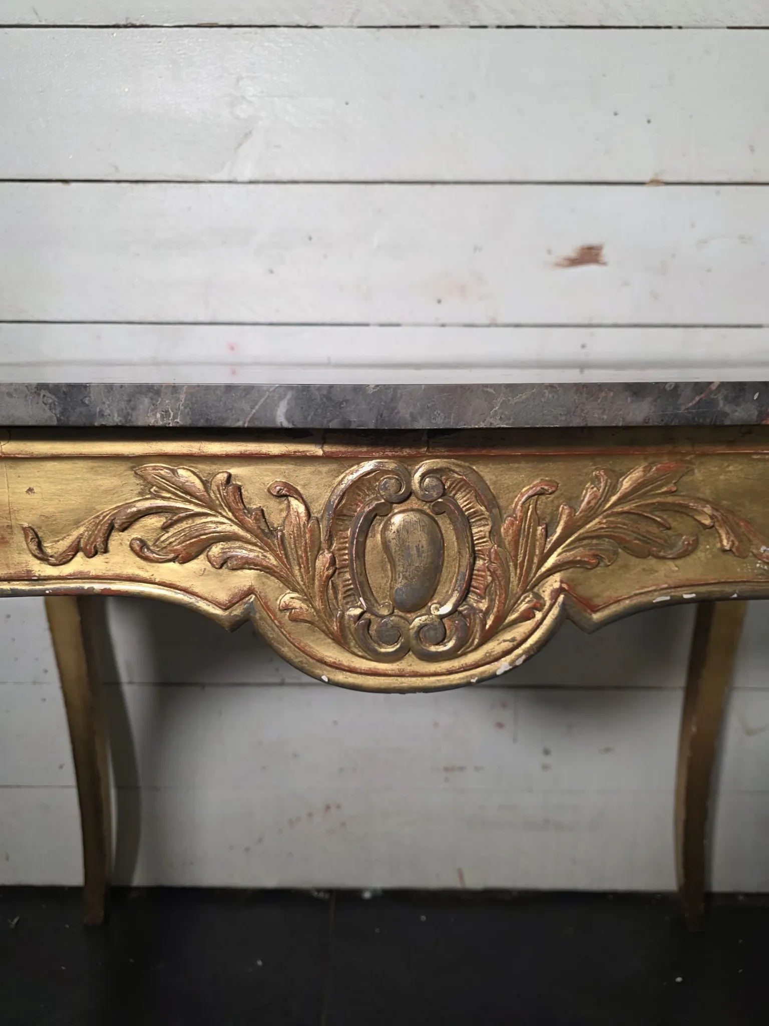 Table en bois doré style Louis XV du XIXe 