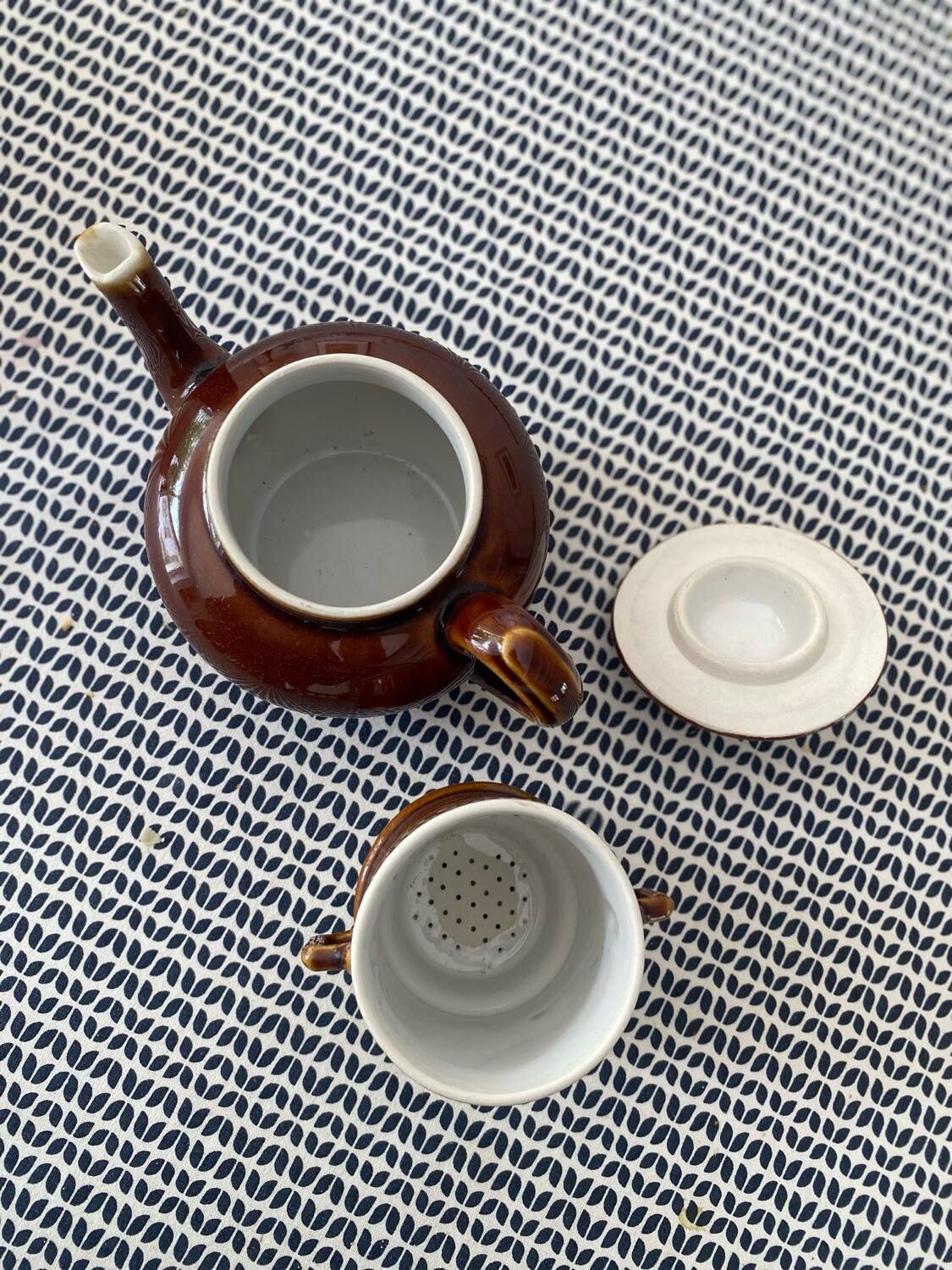 Ceramic tiered coffee pot
