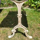 White Carrara marble bistro table circa 1900.