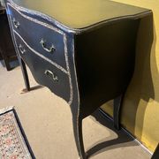Commode de Style néo-Louis XV , laquée en noir , 2 tiroirs