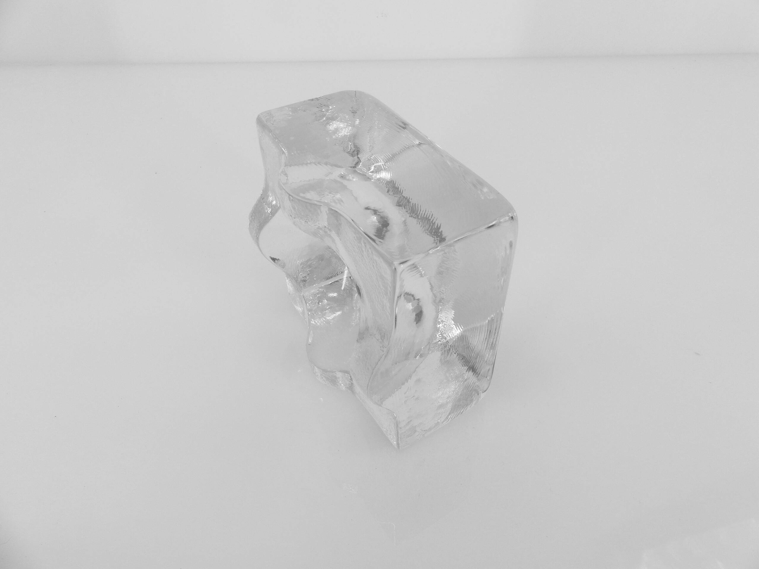 Sculptural ashtray in clear glass, Puzzle model, design Bertil Vallien, B