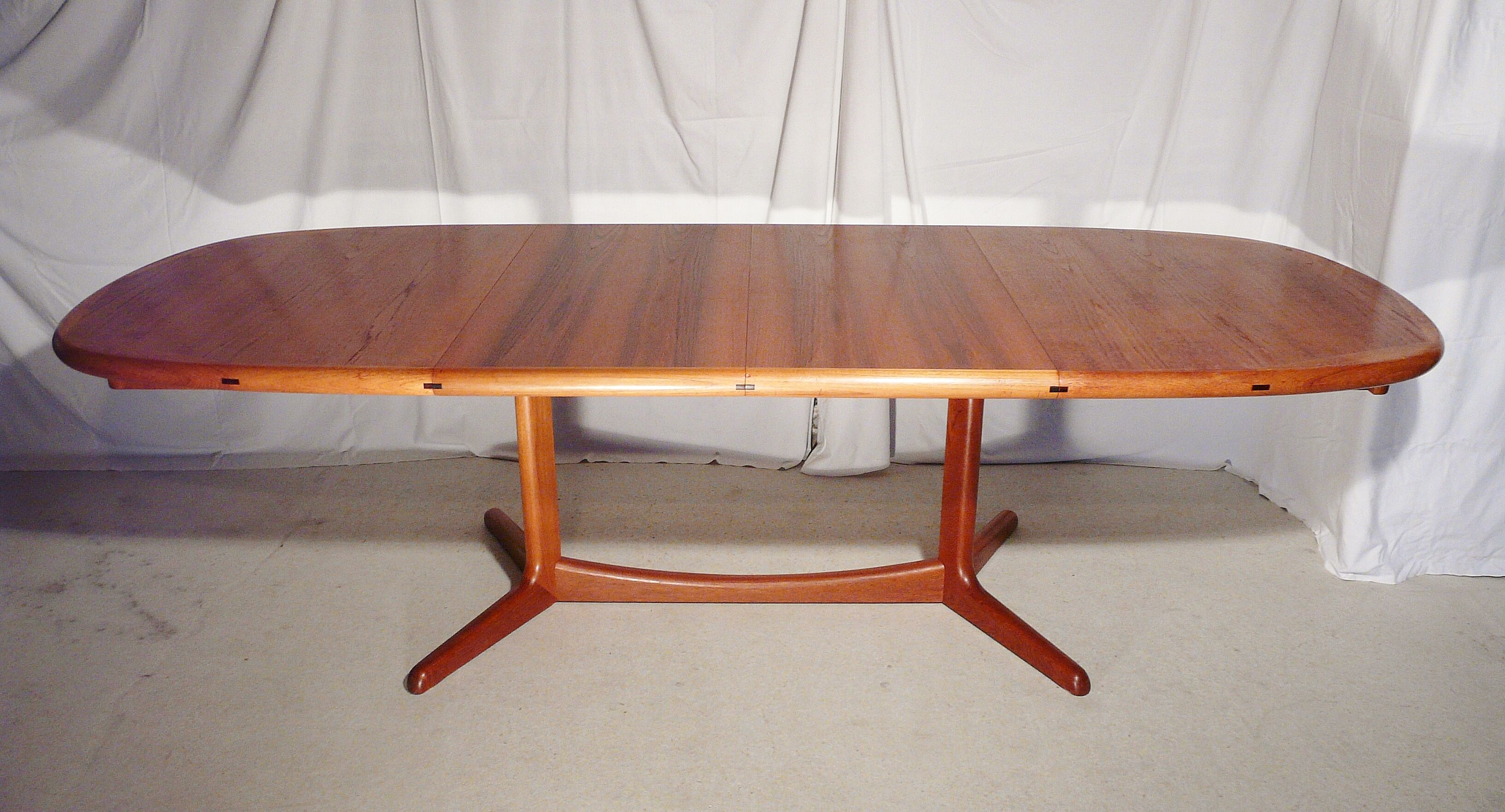 Scandinavian expandable table in Laurits M Larsen teak