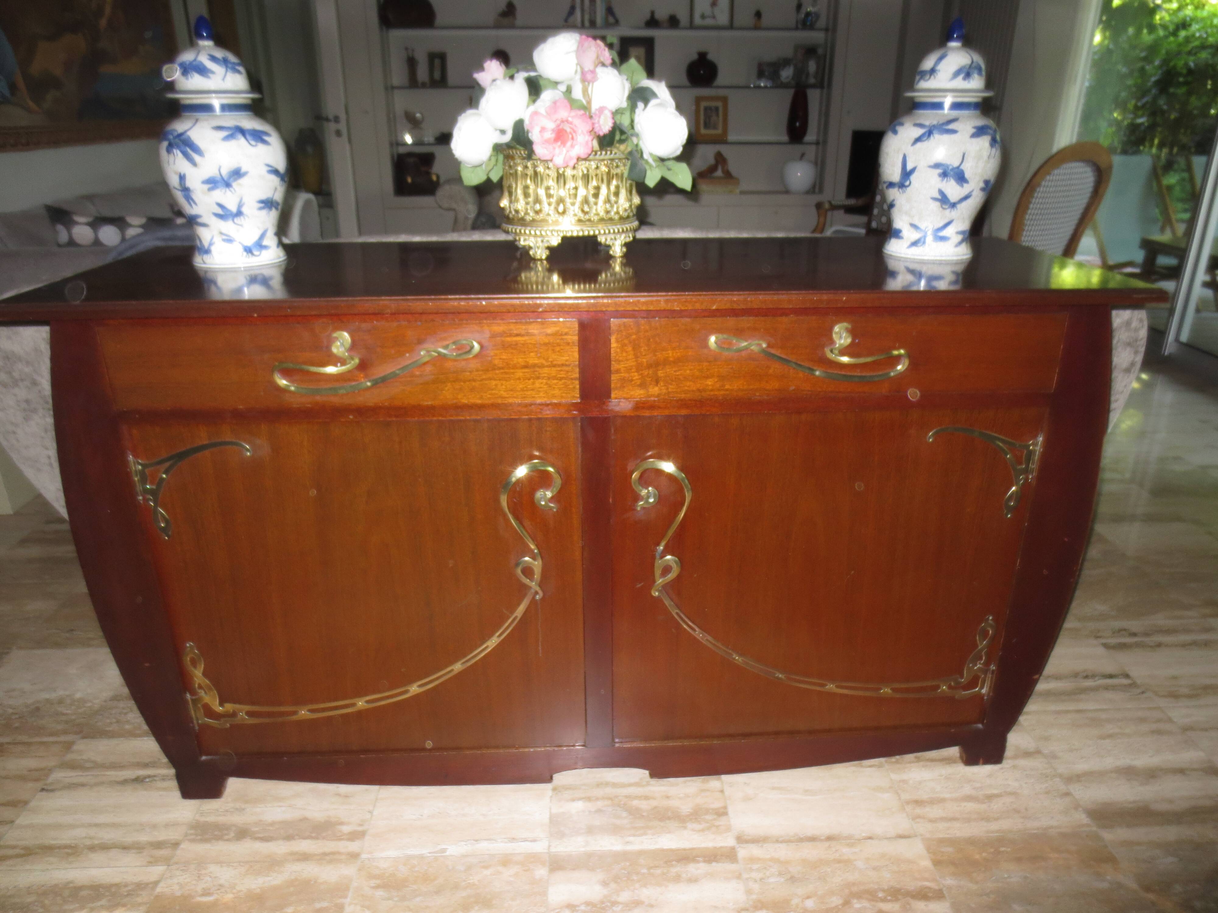 Buffet Art nouveau dans le gout de Victor Horta