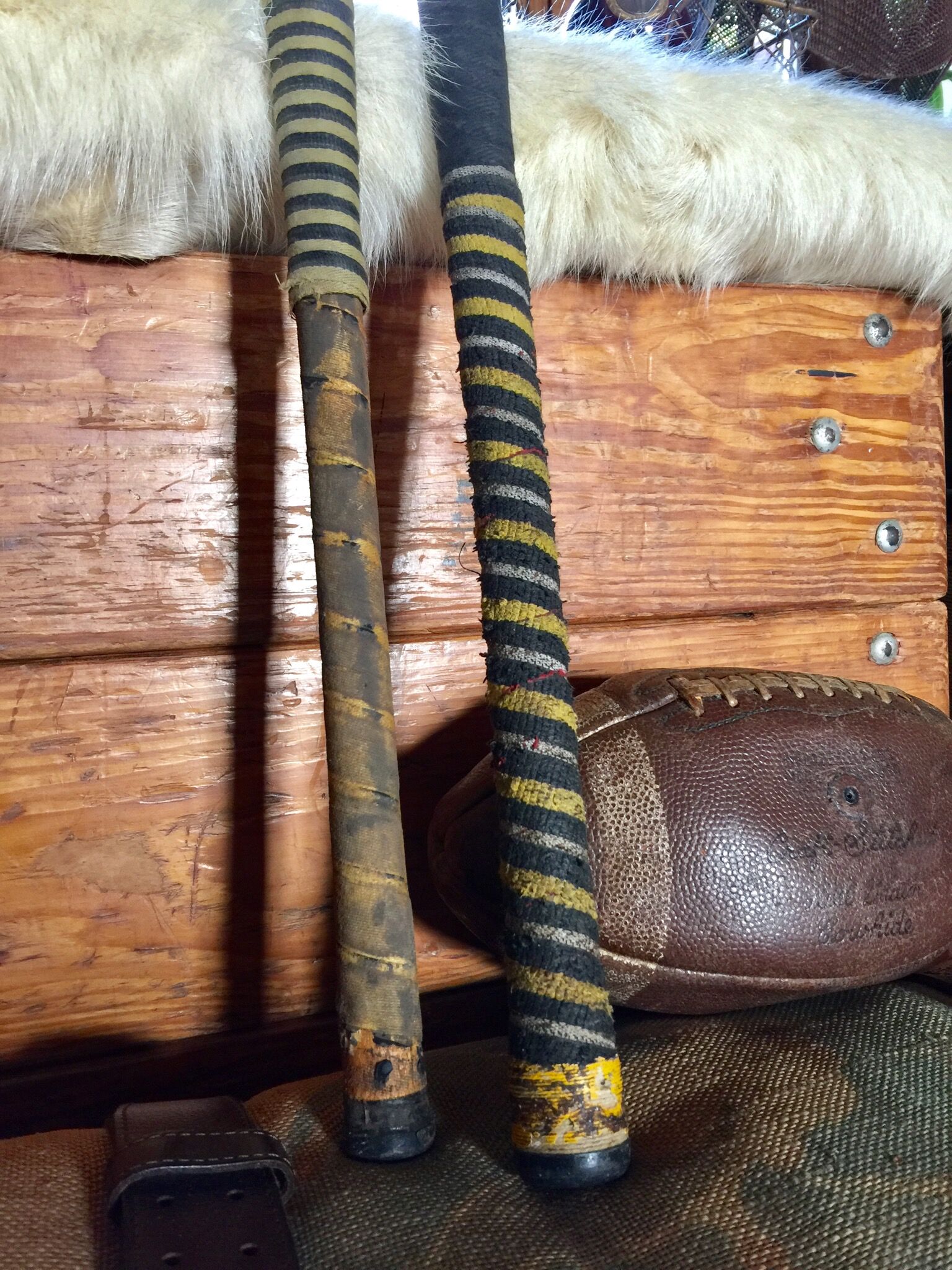 Lot de 2 belles crosses de hockey sur gazon
