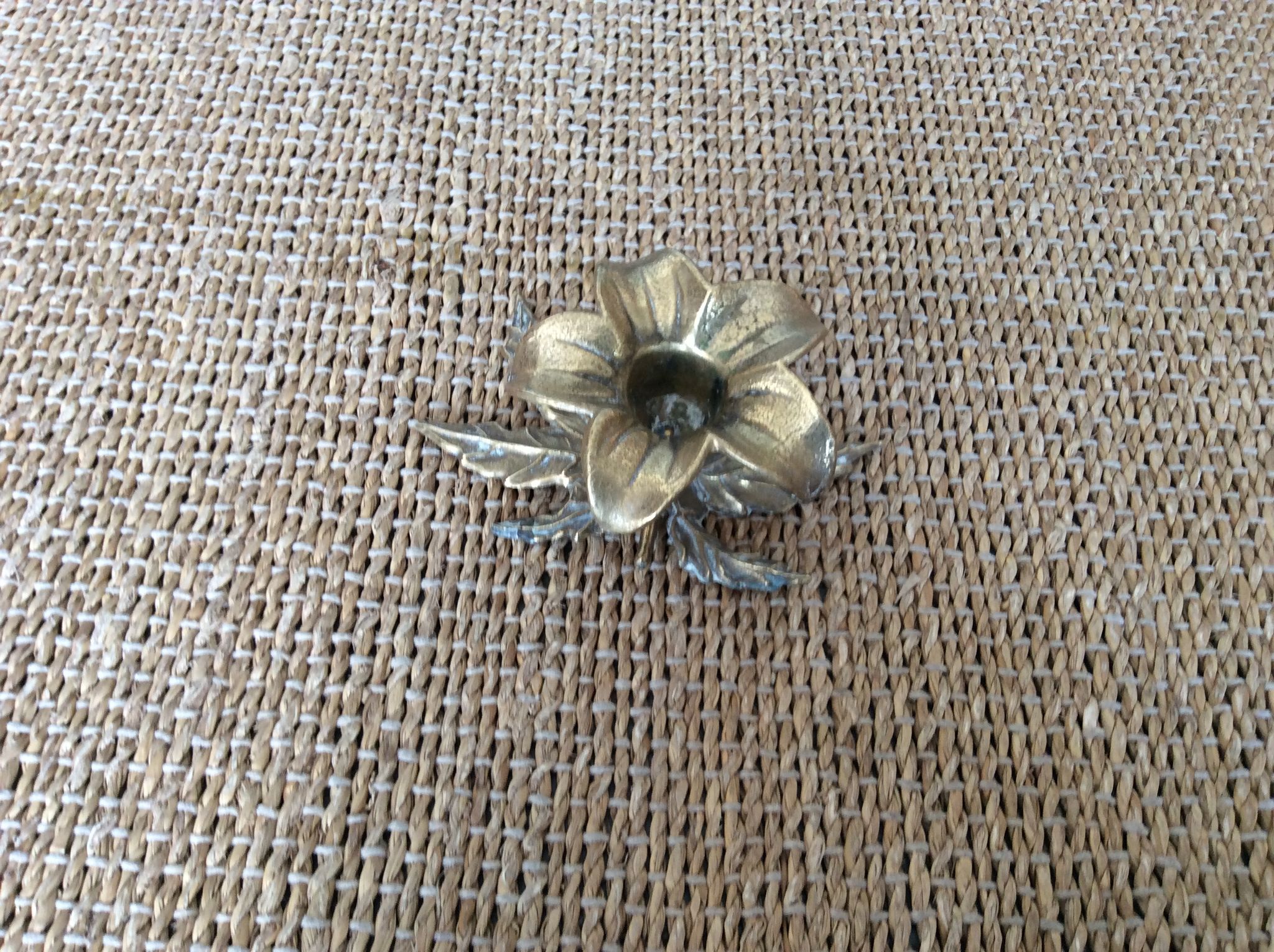 Bougeoir fleur en bronze doré