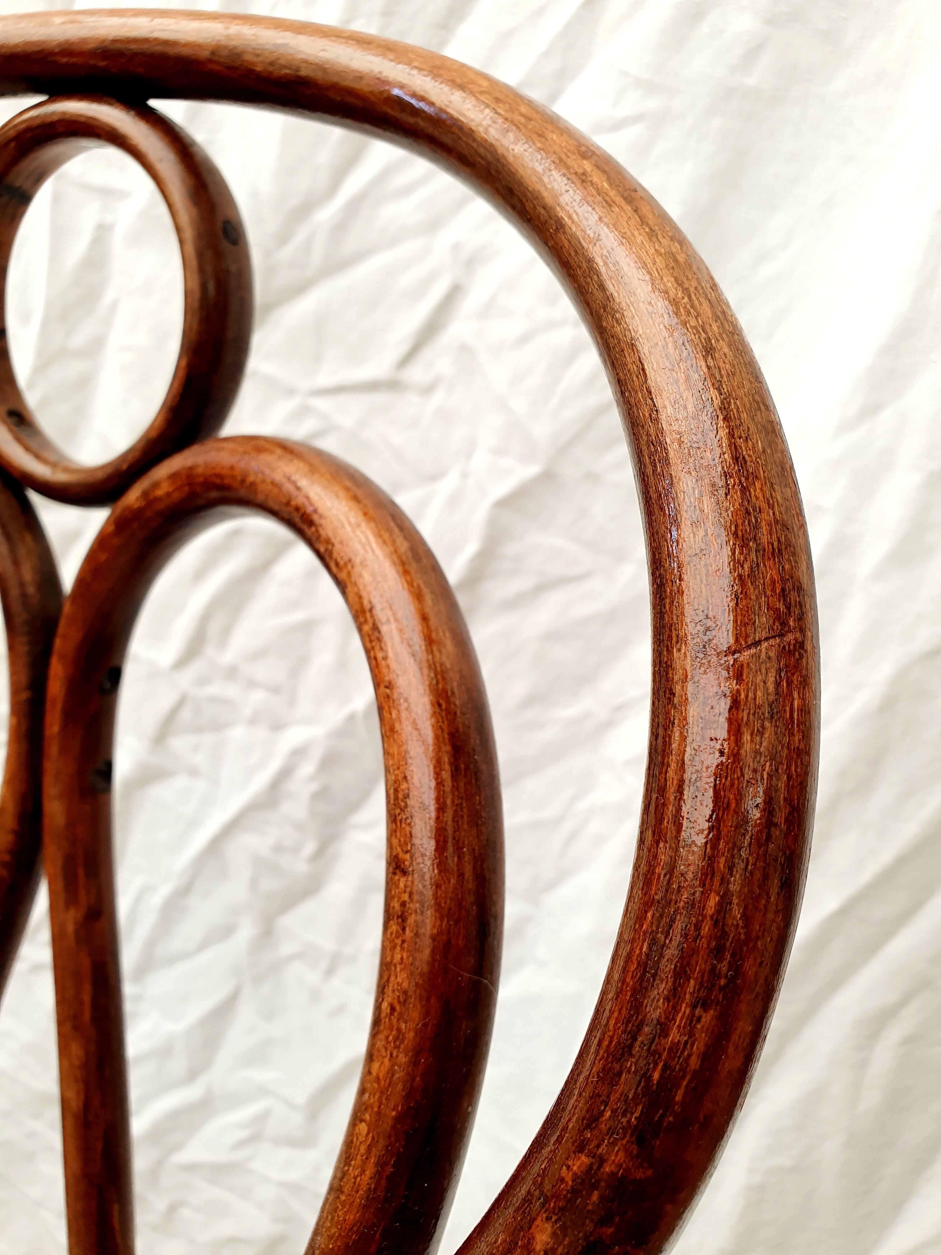 Paire de chaises cannées J&J Kohn  n°36